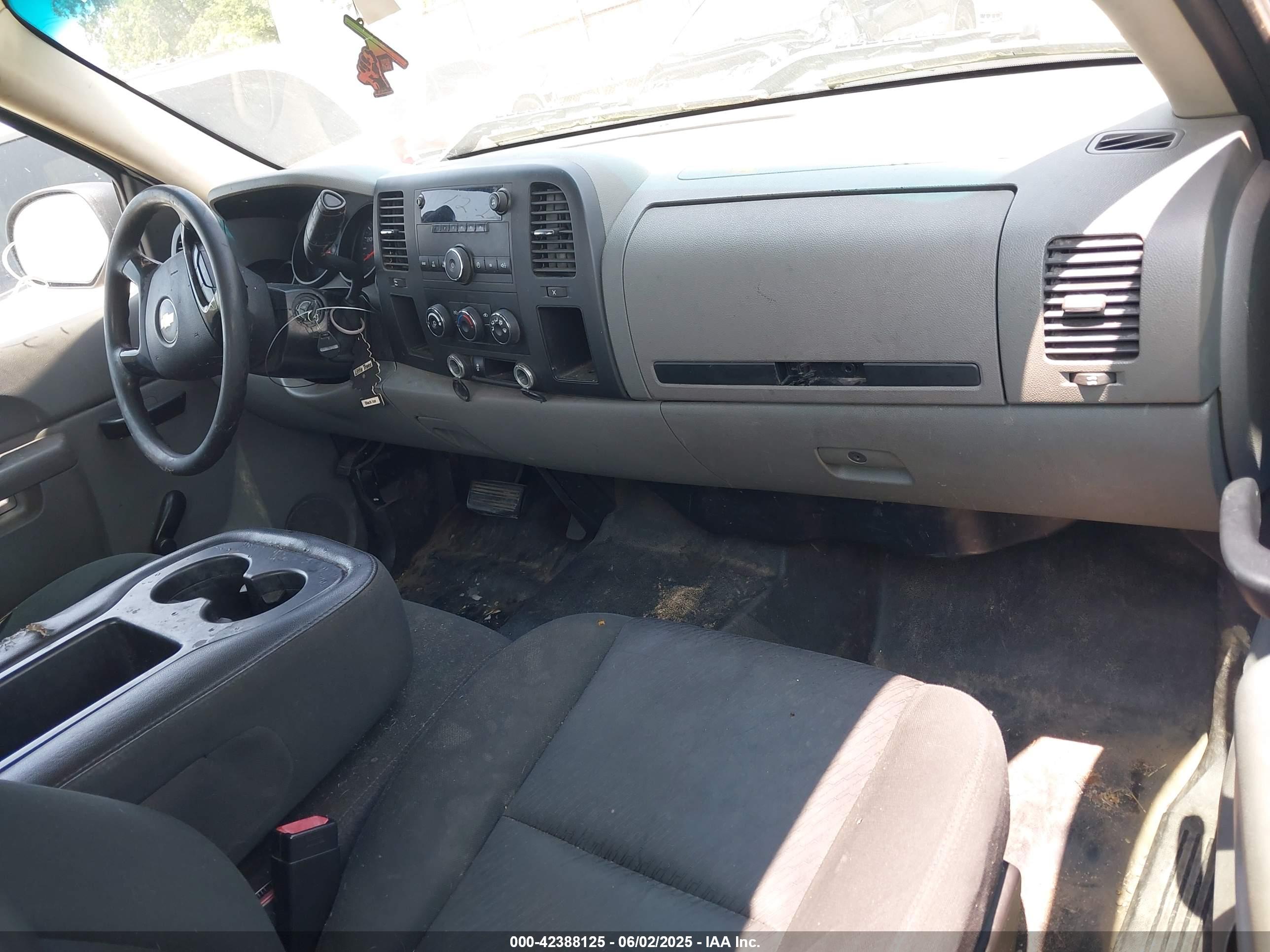 CHEVROLET SILVERADO image 5