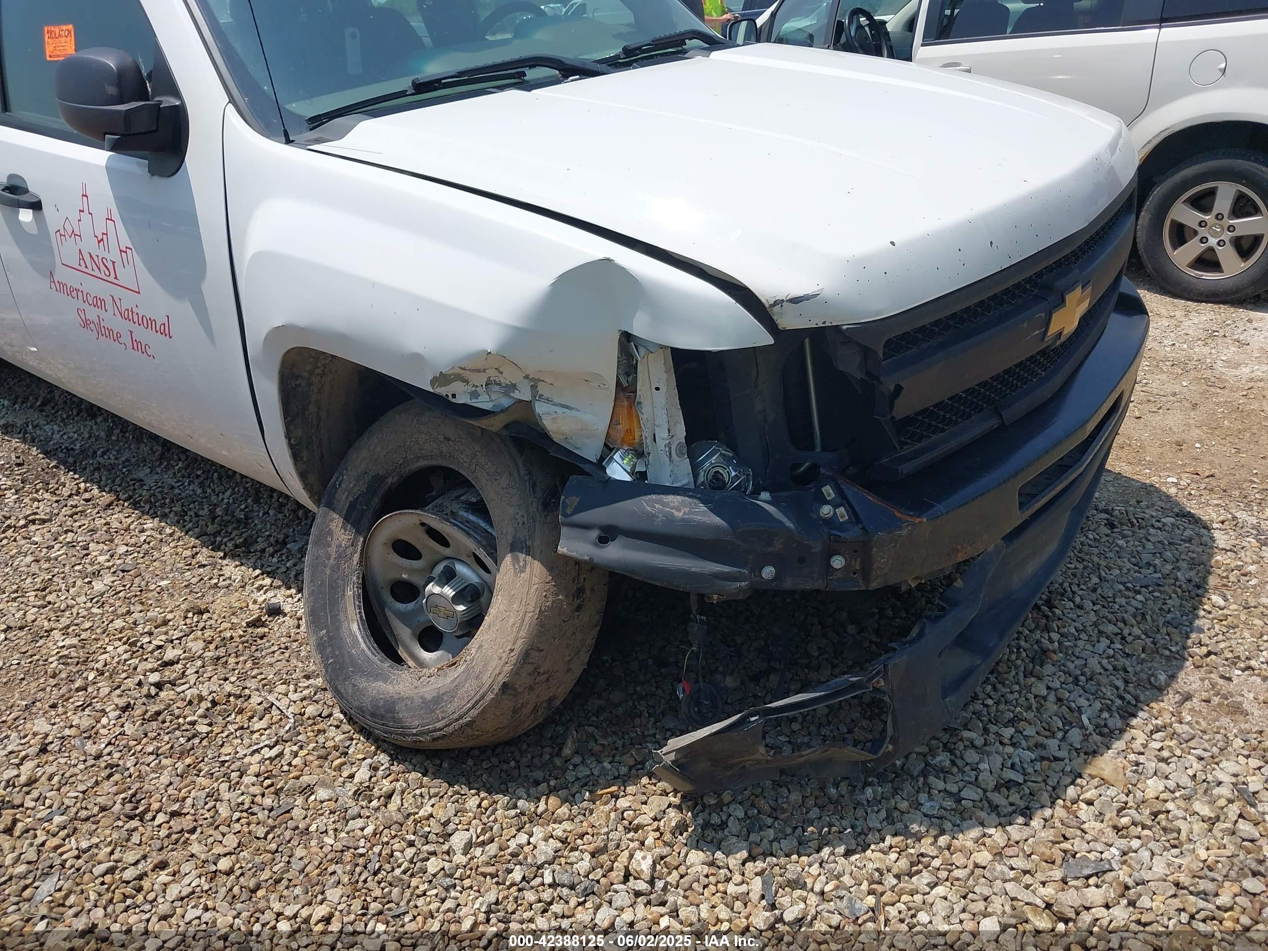 CHEVROLET SILVERADO image 6