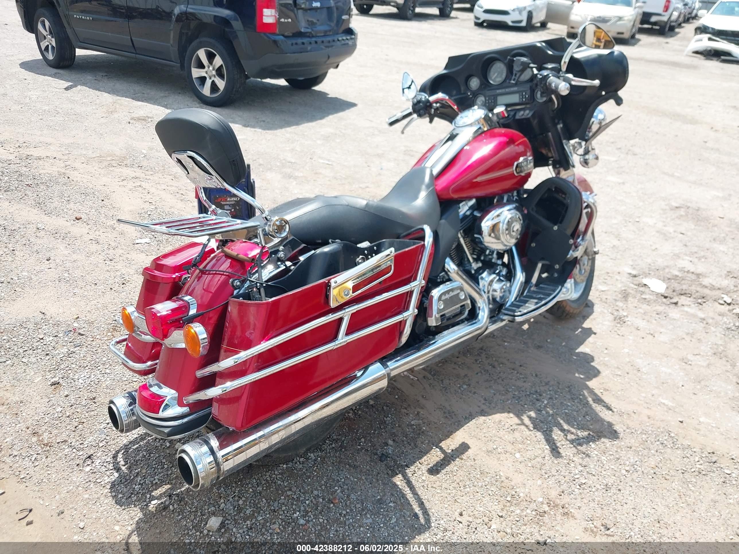HARLEY-DAVIDSON FLHTCU image 4