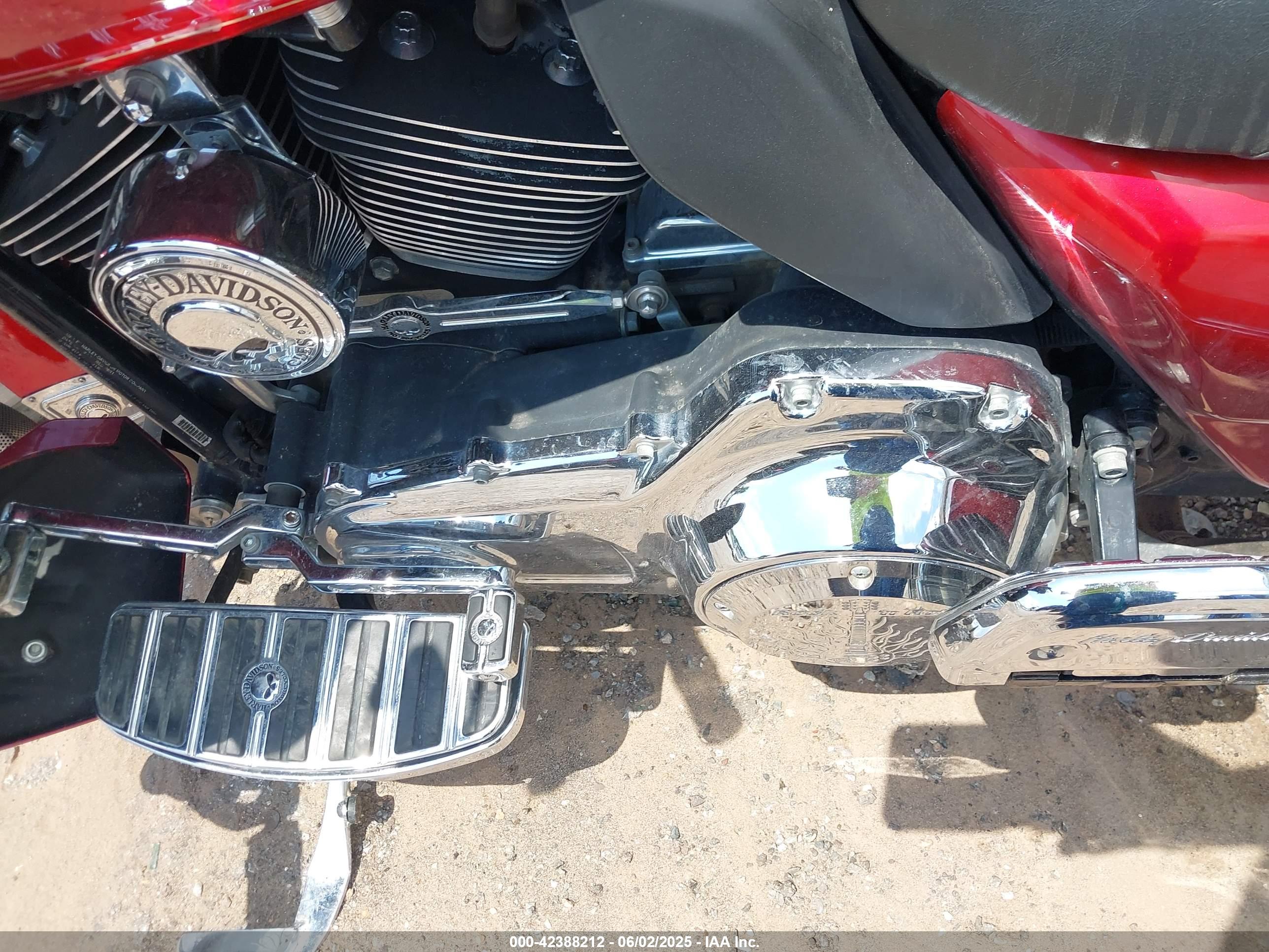 HARLEY-DAVIDSON FLHTCU image 9