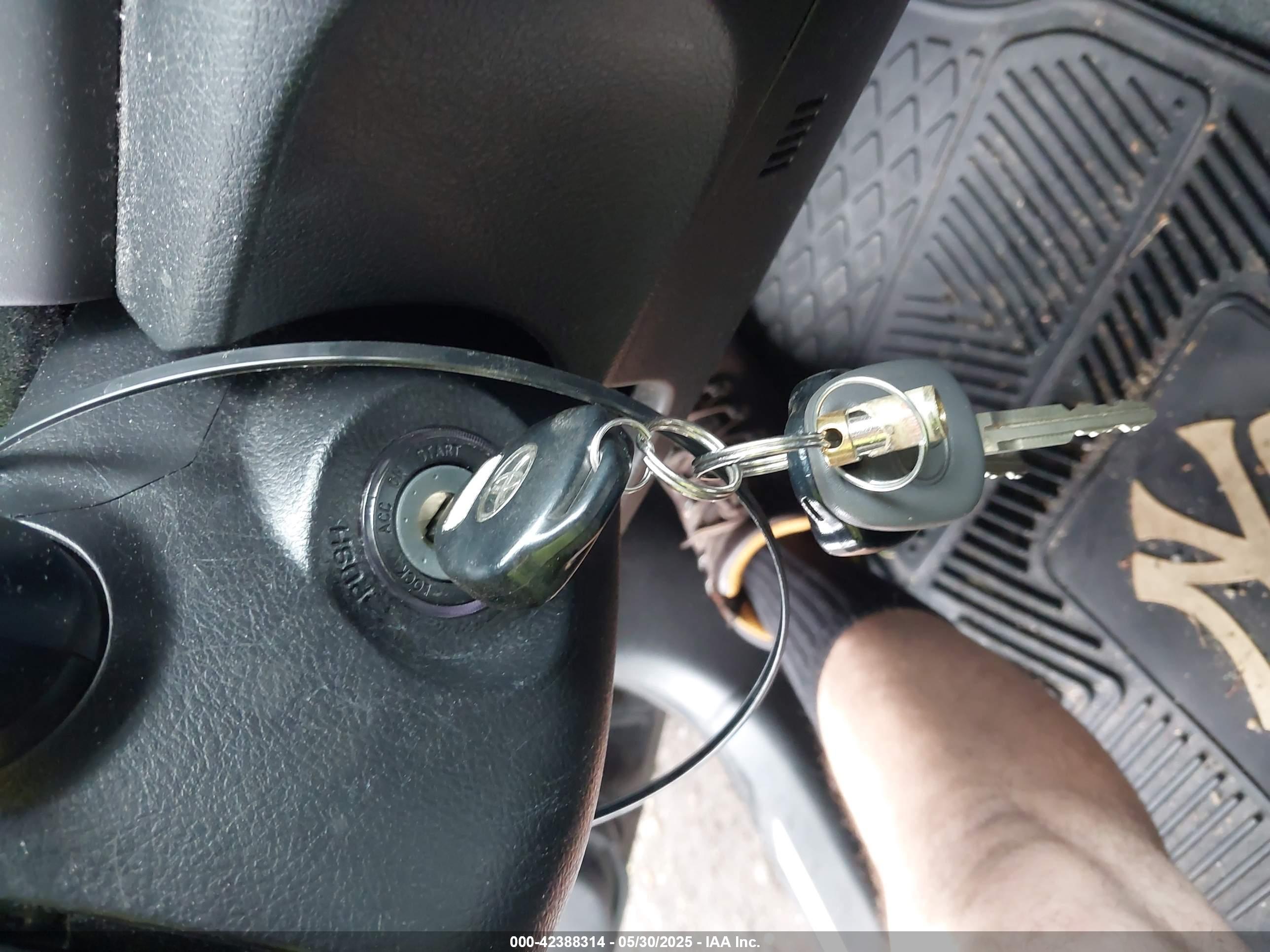 TOYOTA CAMRY image 11