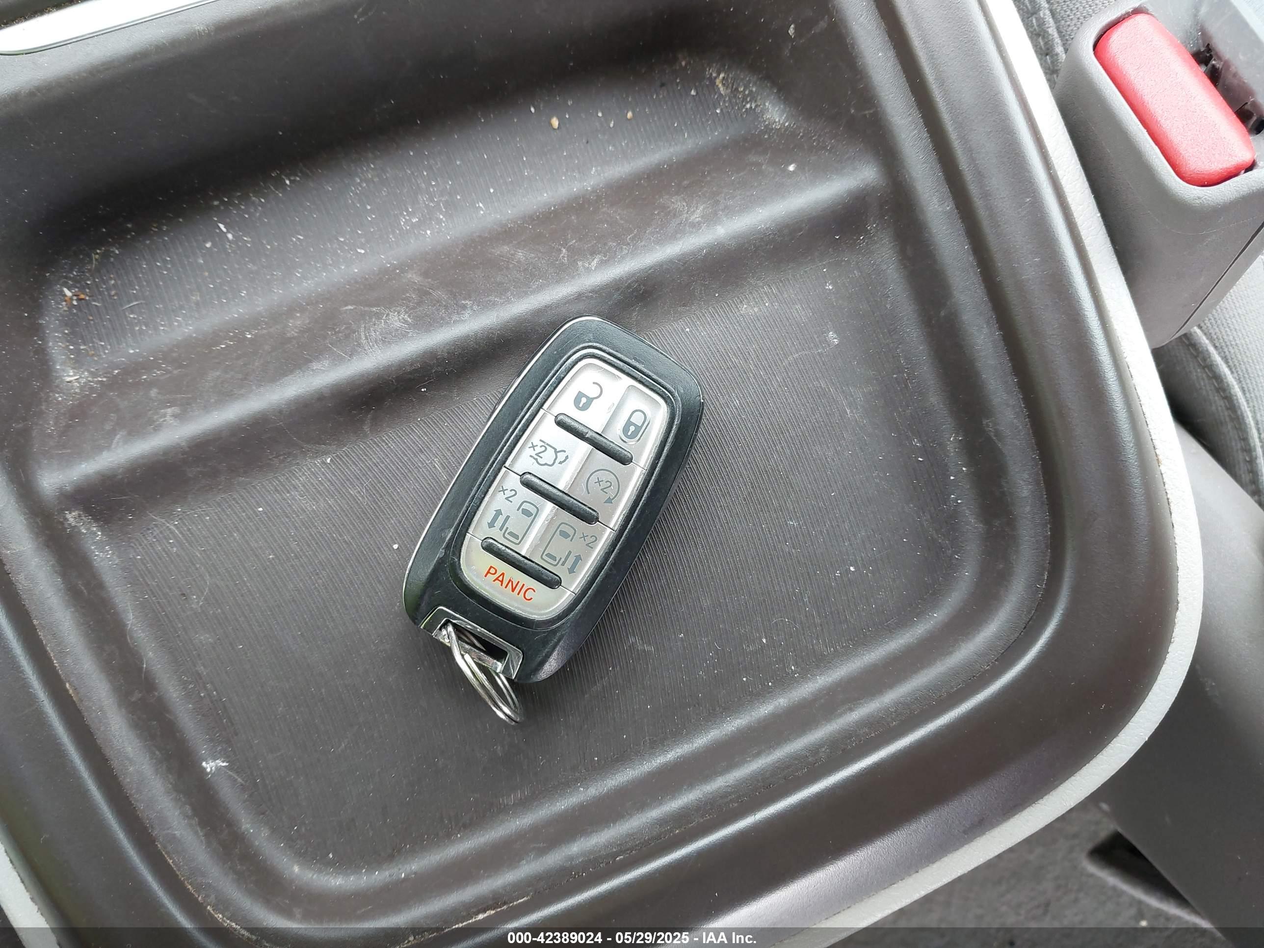 CHRYSLER PACIFICA image 11