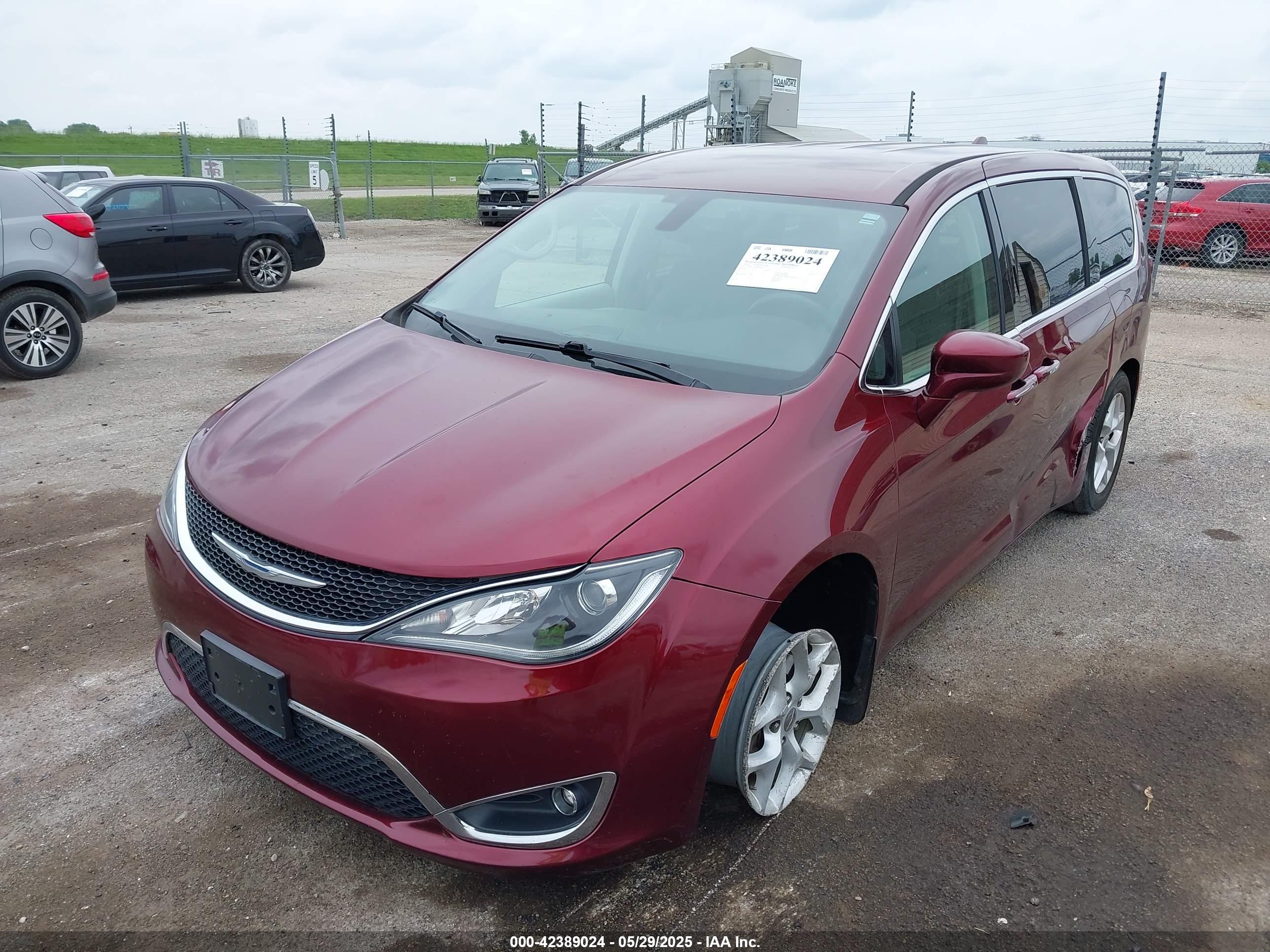 CHRYSLER PACIFICA image 2