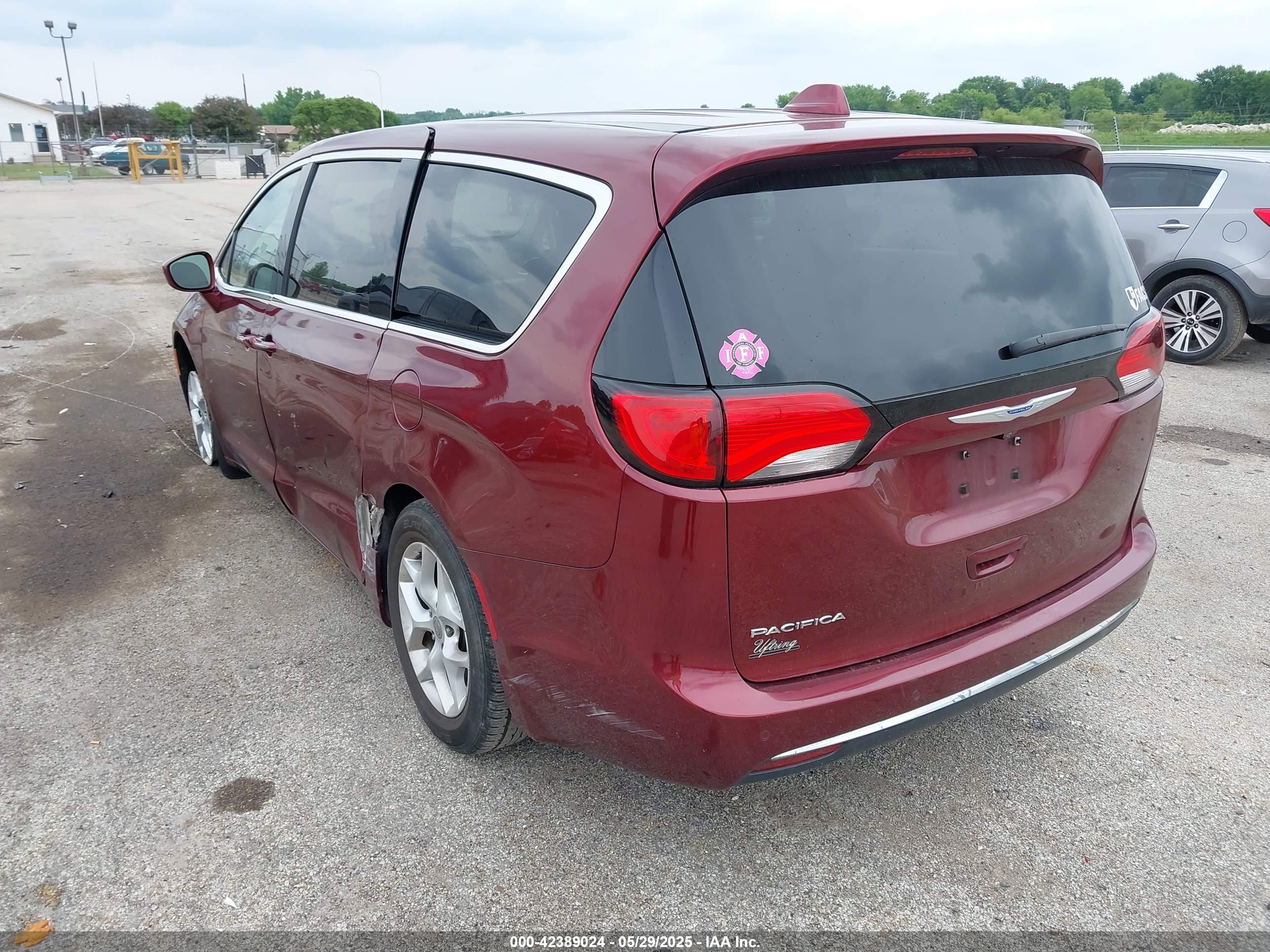 CHRYSLER PACIFICA image 3