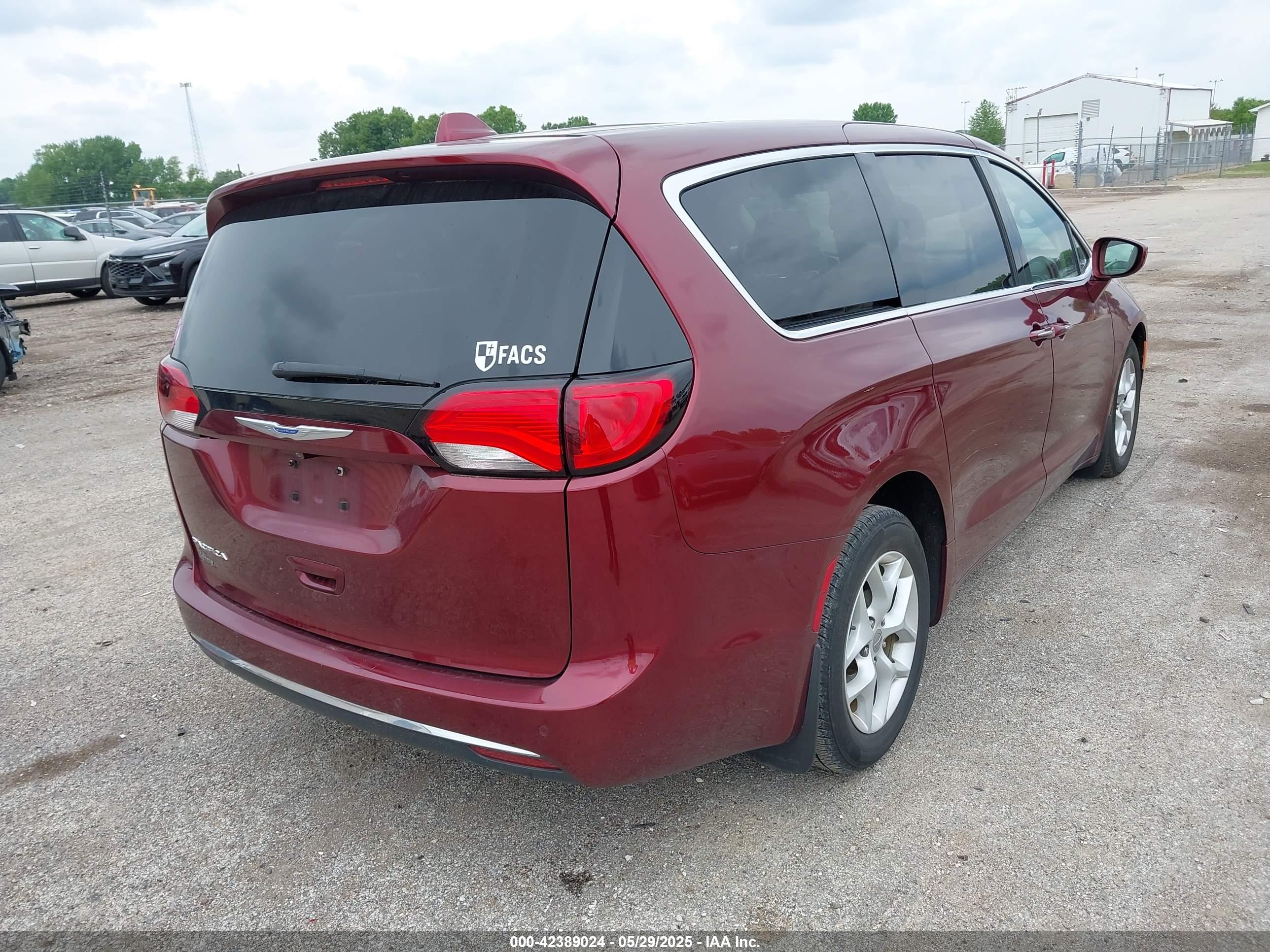 CHRYSLER PACIFICA image 4