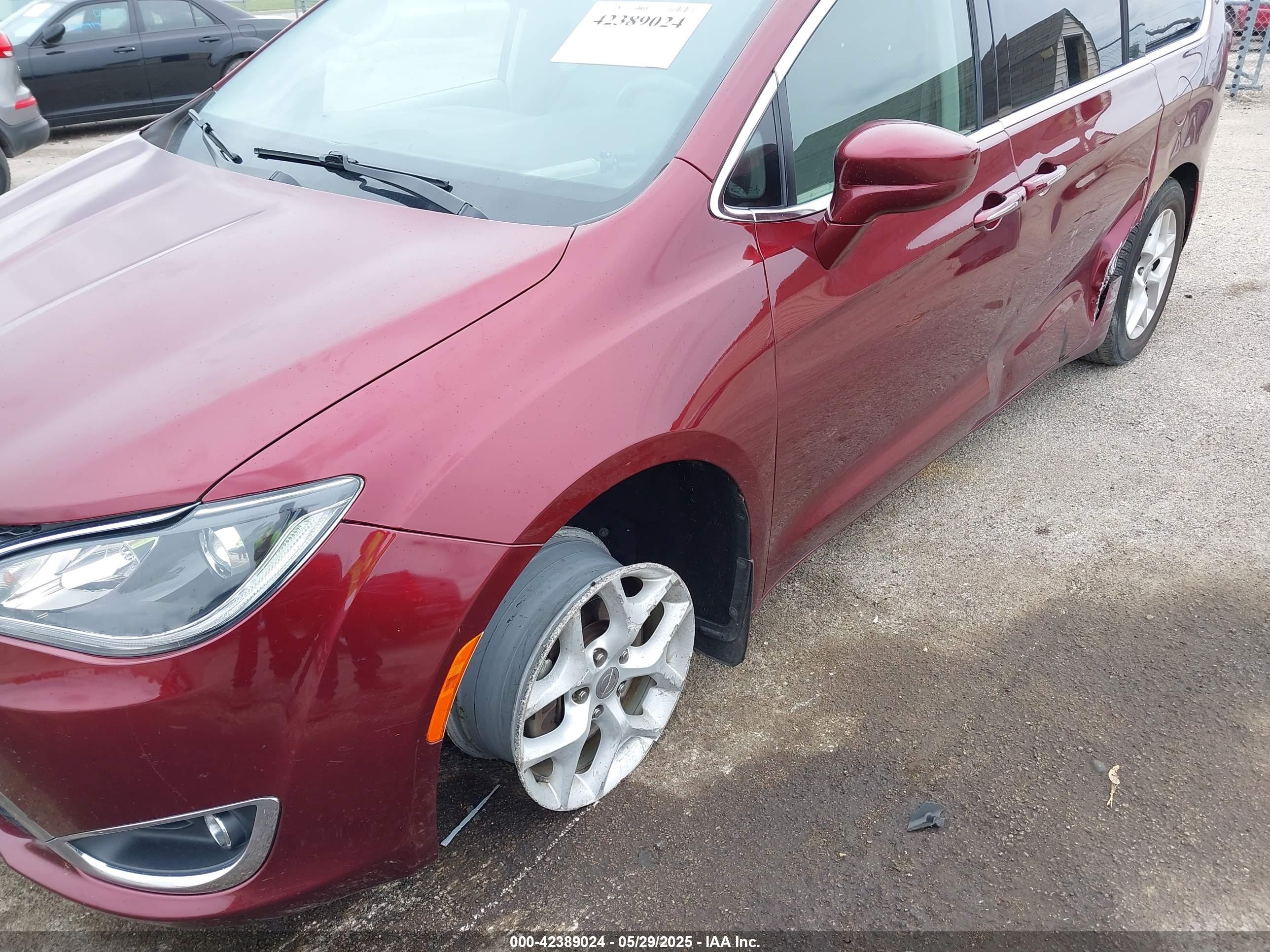 CHRYSLER PACIFICA image 6