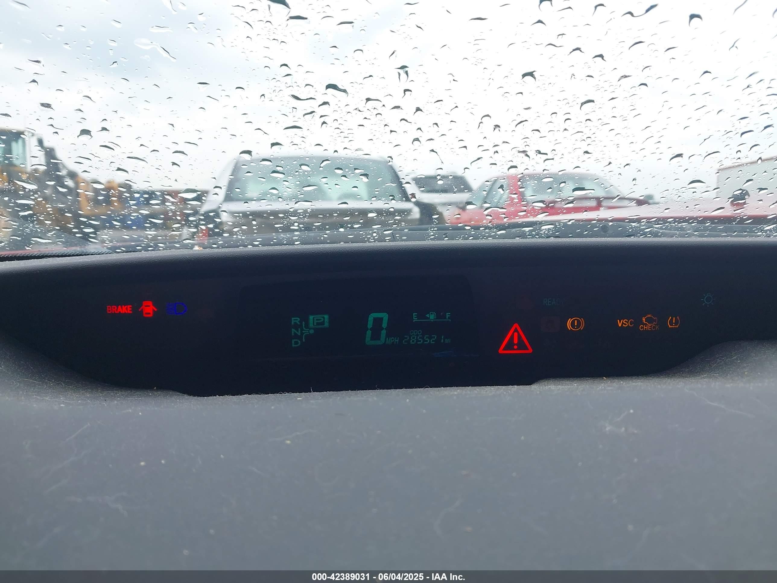 TOYOTA PRIUS image 7
