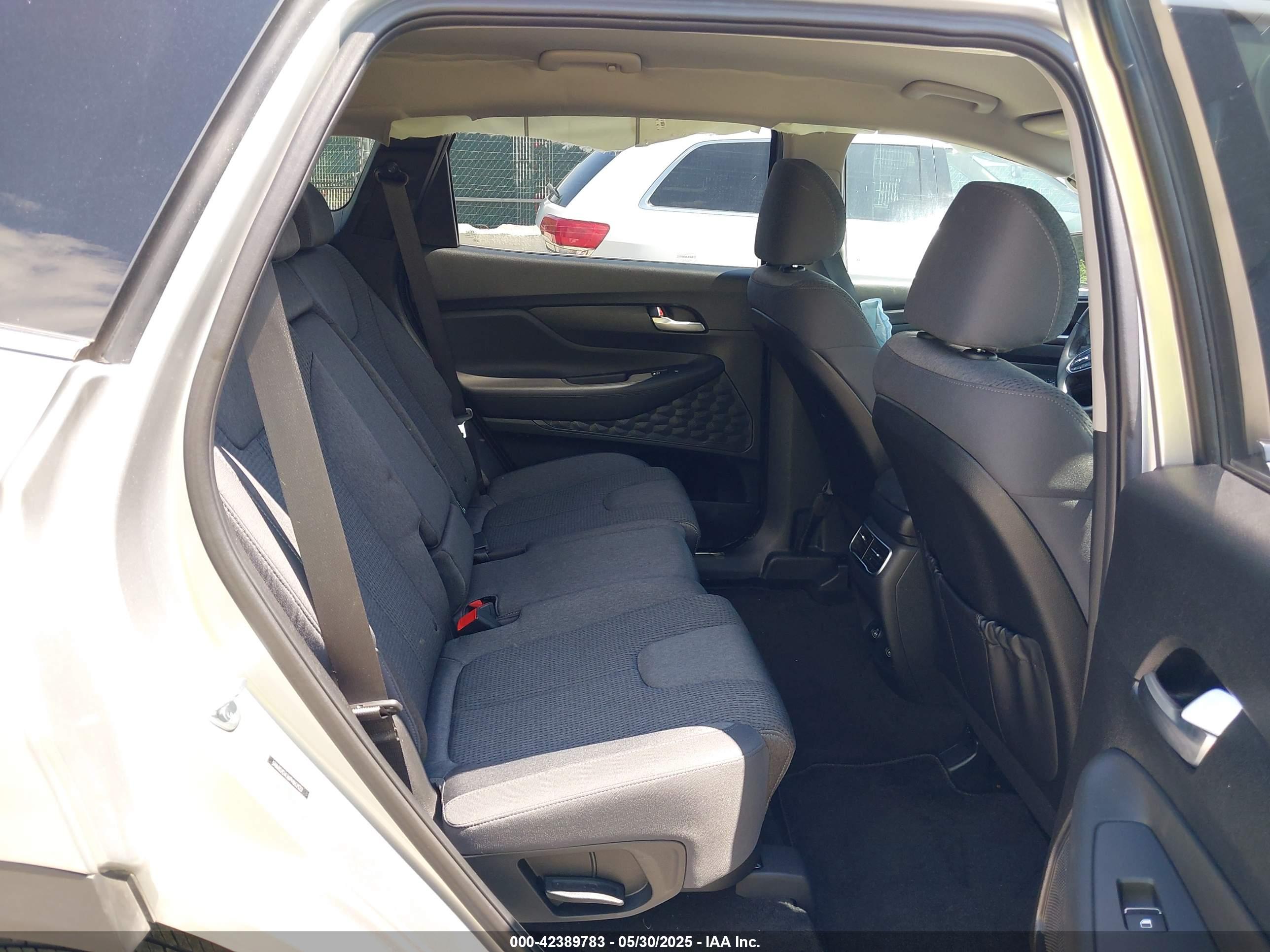 HYUNDAI SANTA image 8