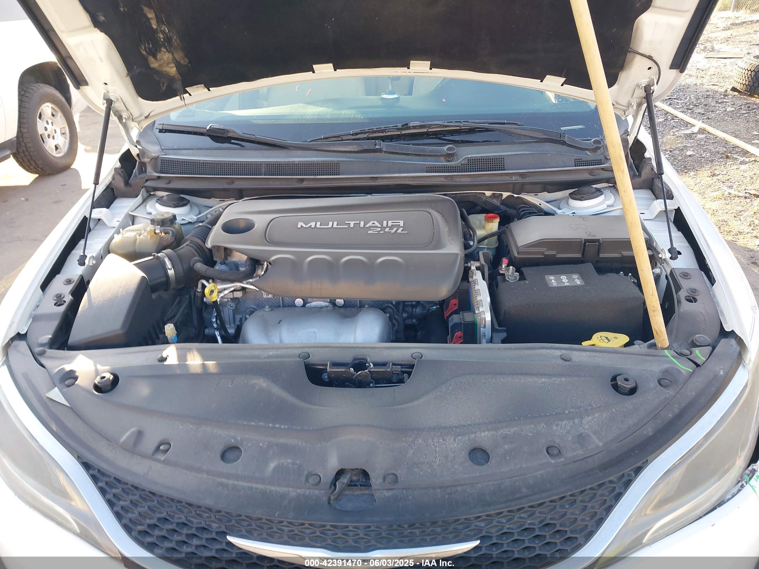 CHRYSLER 200 image 10