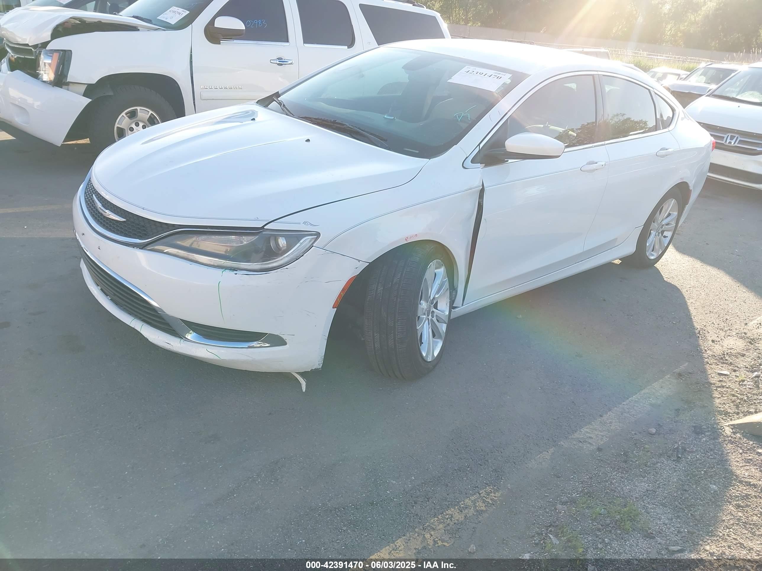 CHRYSLER 200 image 2