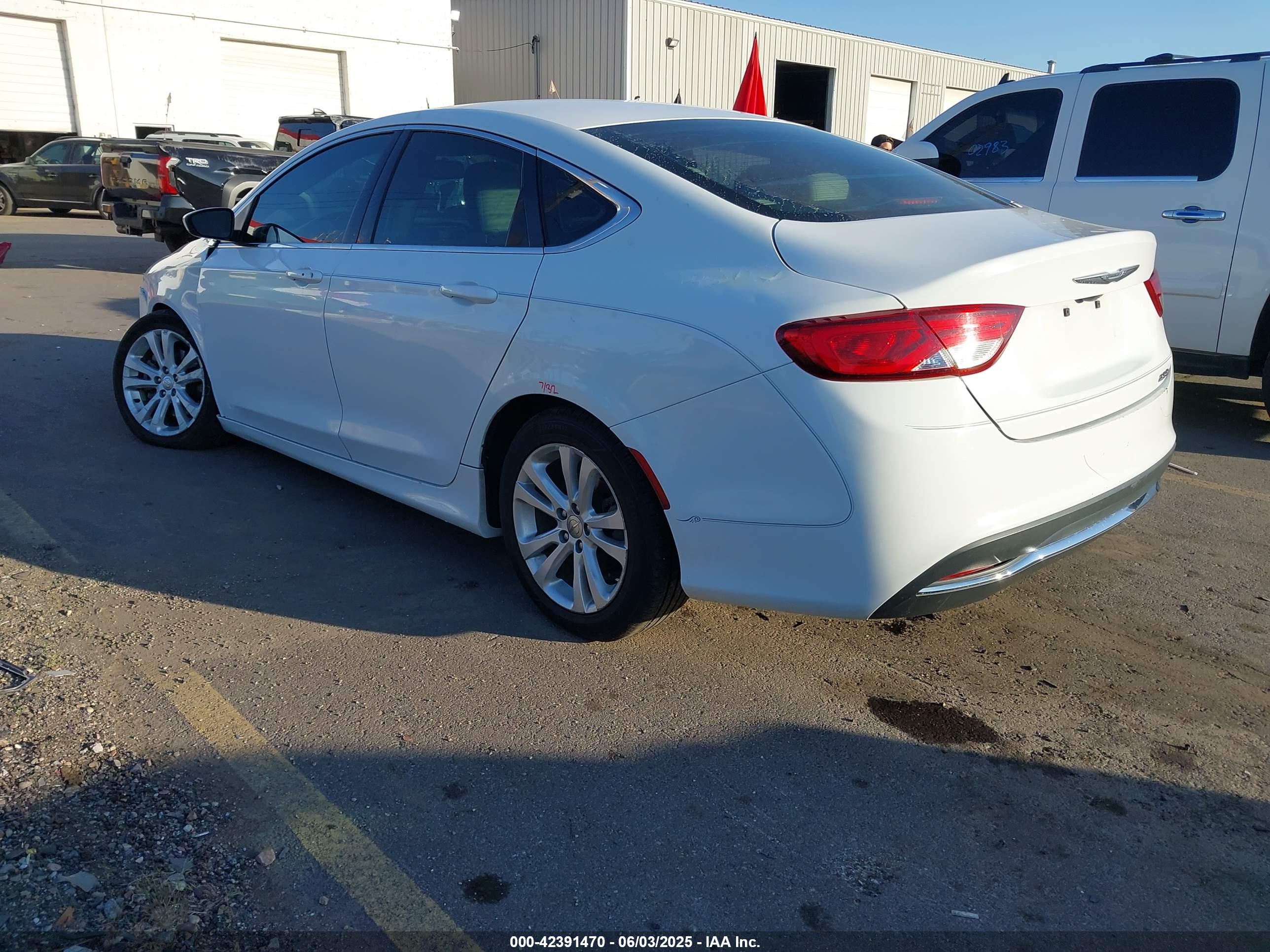 CHRYSLER 200 image 3
