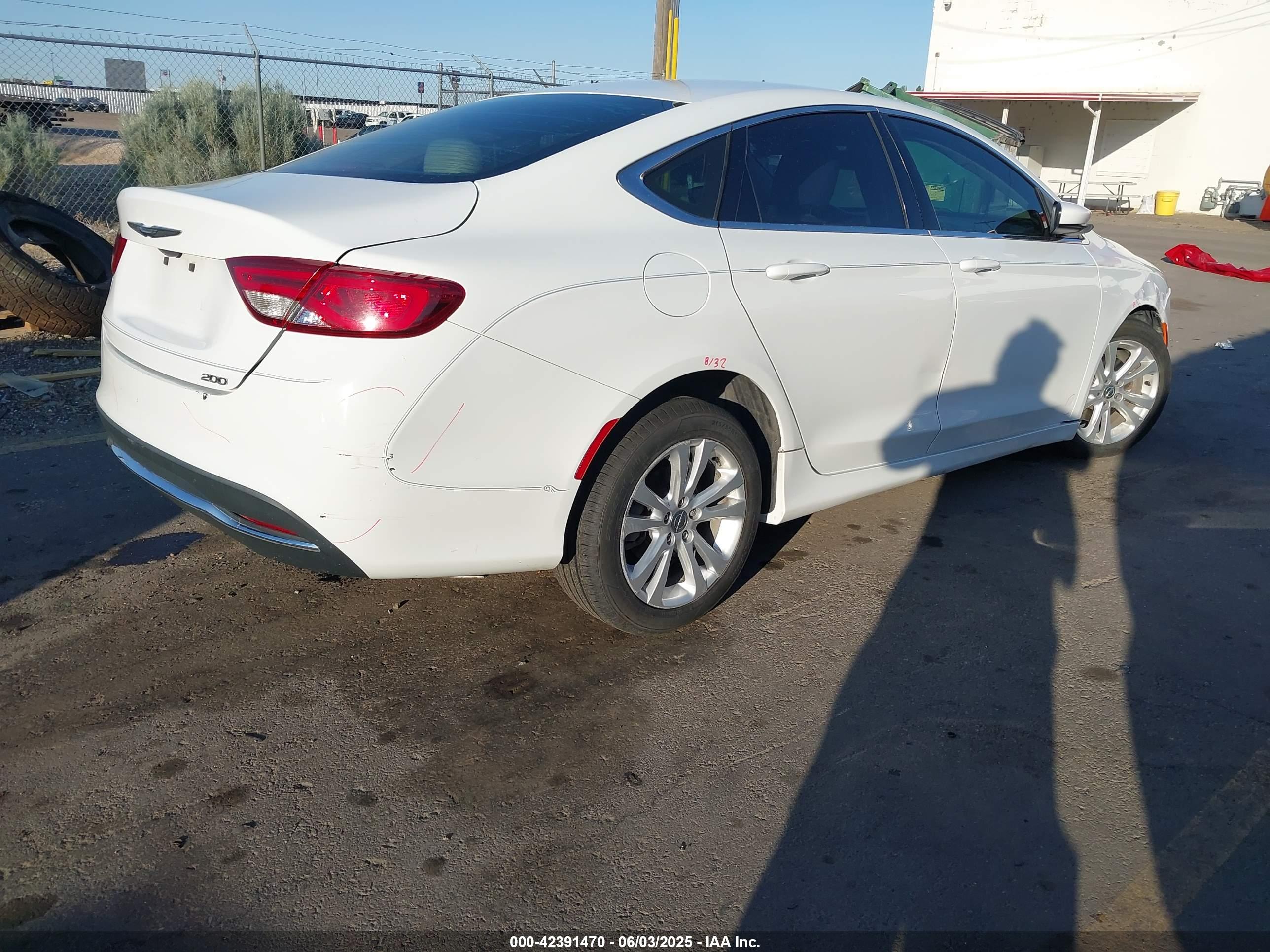 CHRYSLER 200 image 4