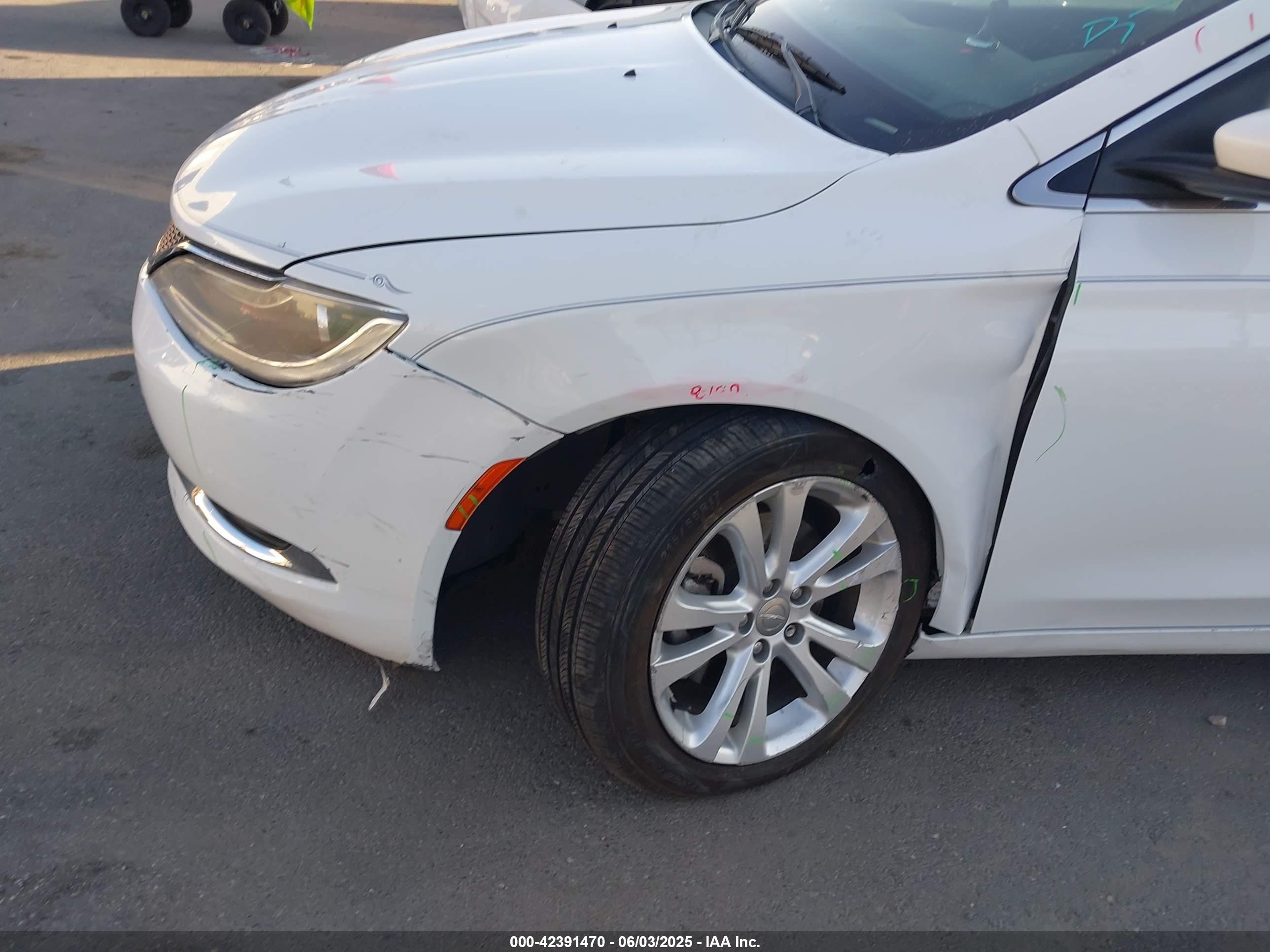 CHRYSLER 200 image 6