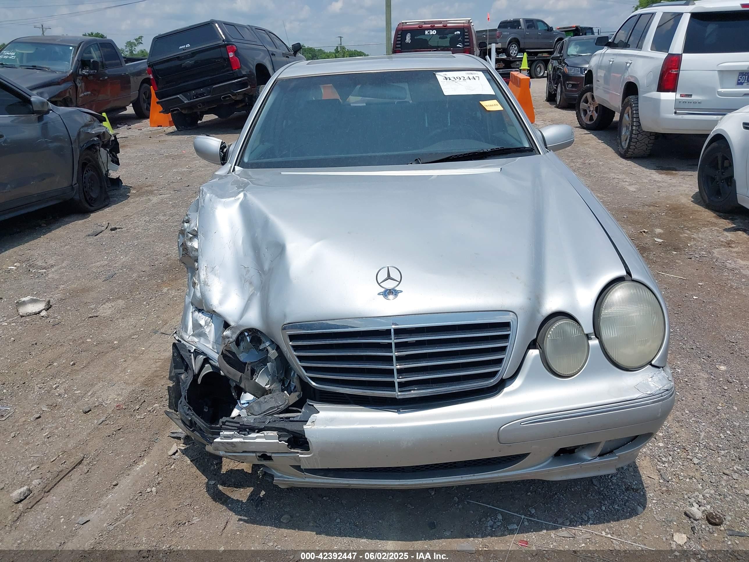 MERCEDES-BENZ E image 10