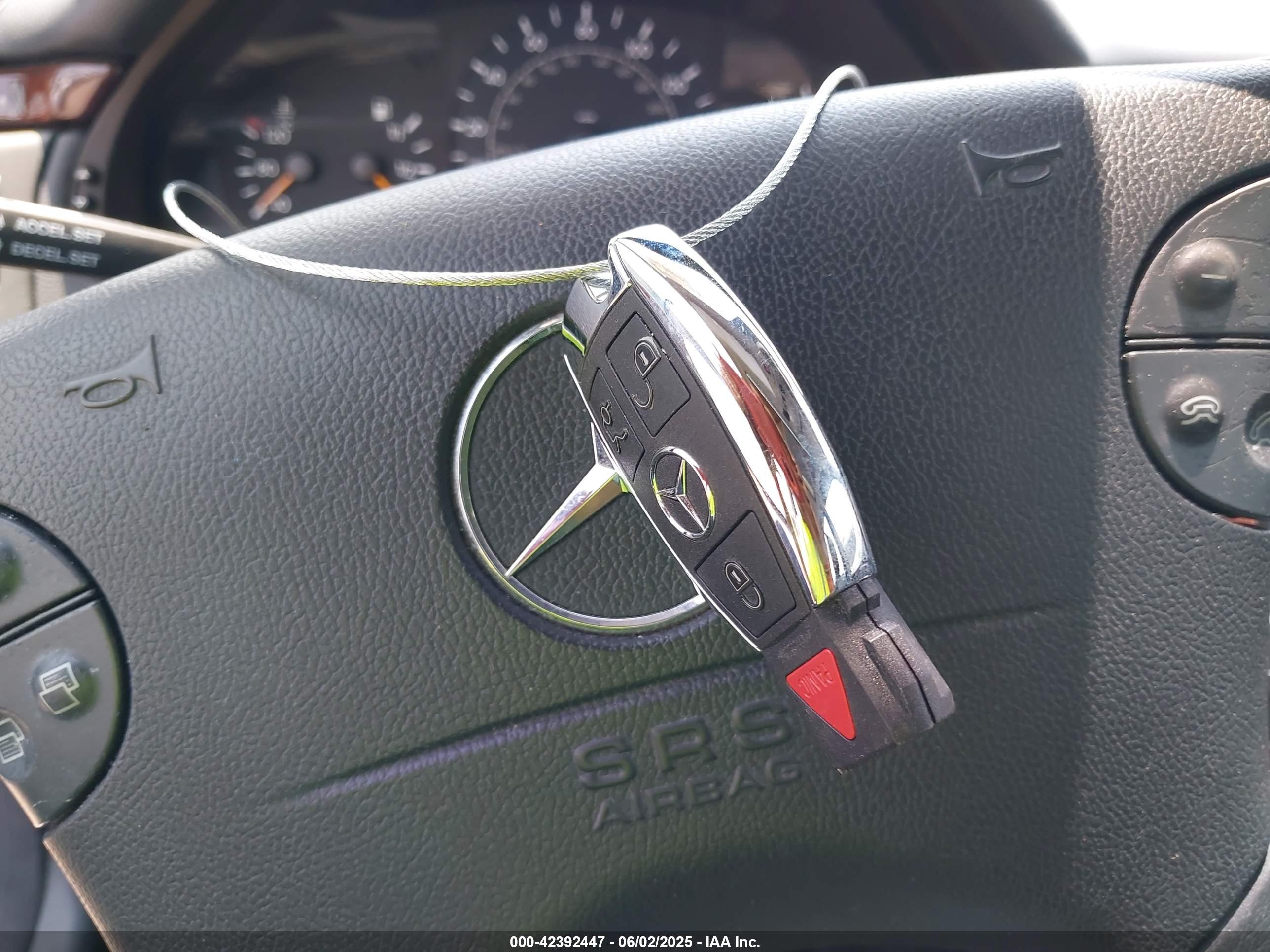 MERCEDES-BENZ E image 11