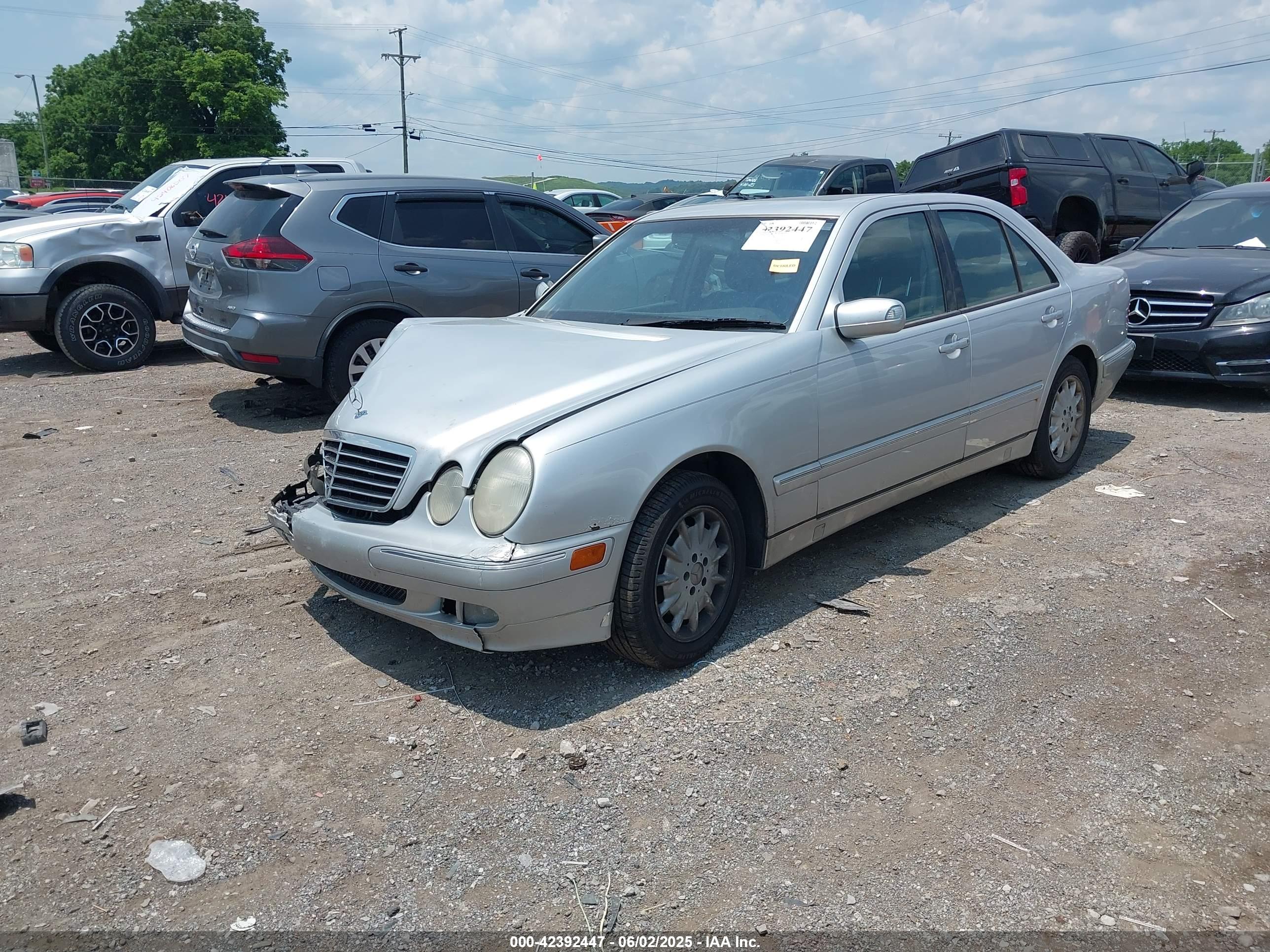 MERCEDES-BENZ E image 2
