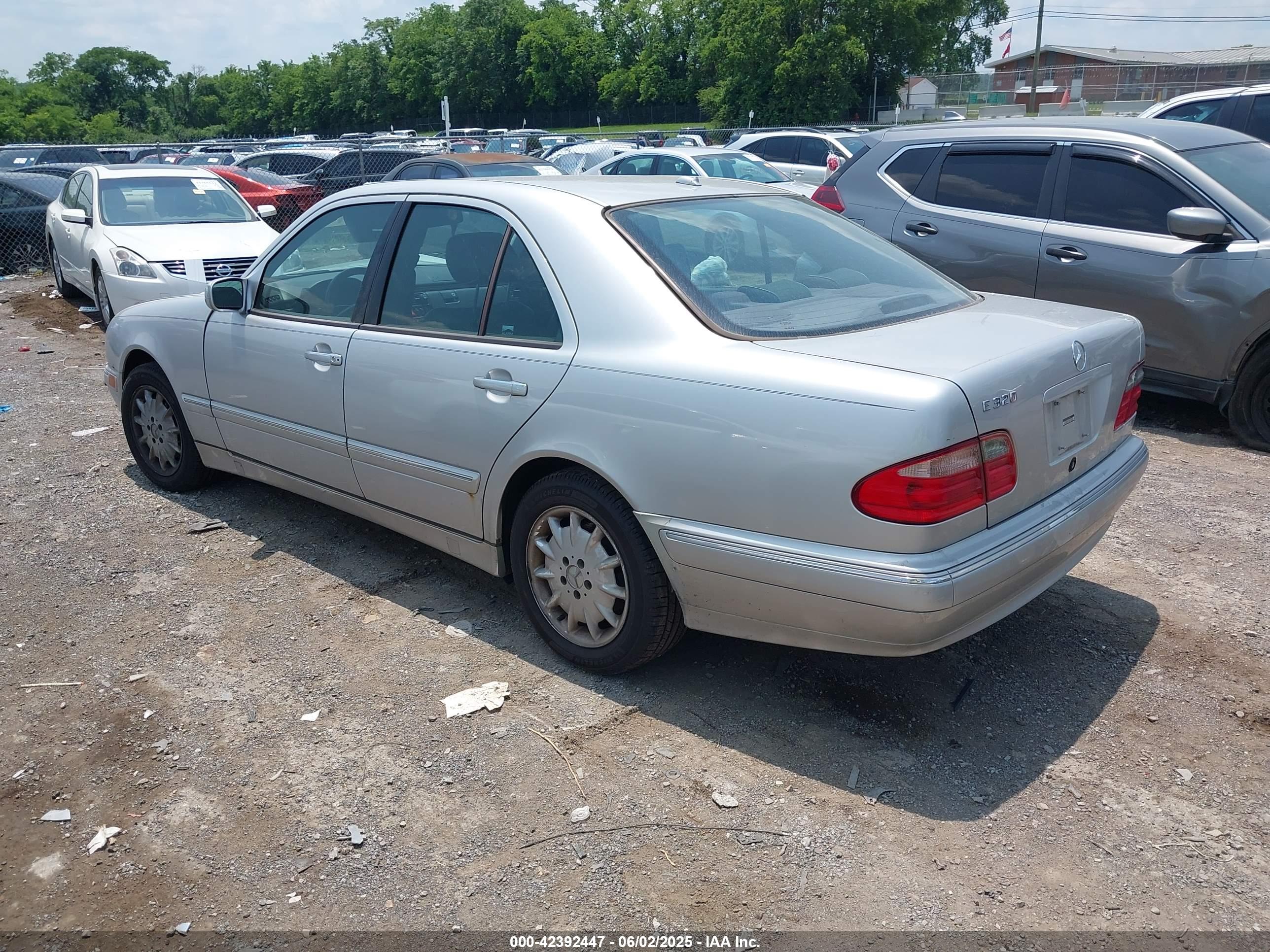 MERCEDES-BENZ E image 3