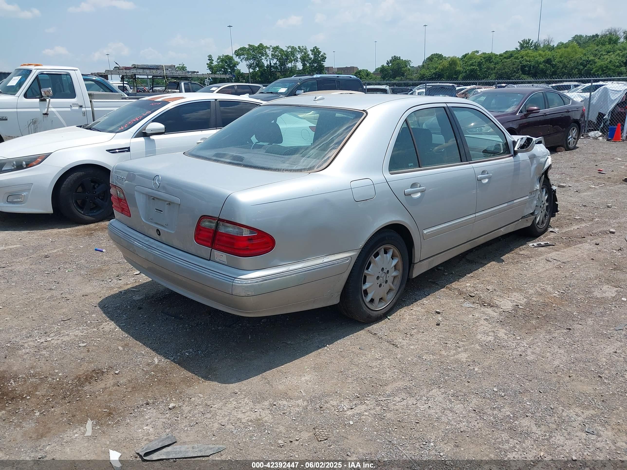 MERCEDES-BENZ E image 4
