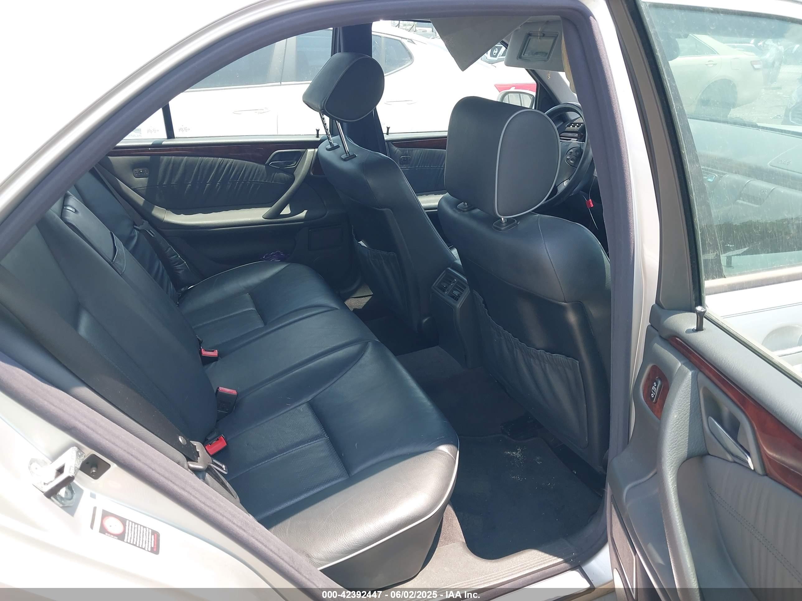 MERCEDES-BENZ E image 8
