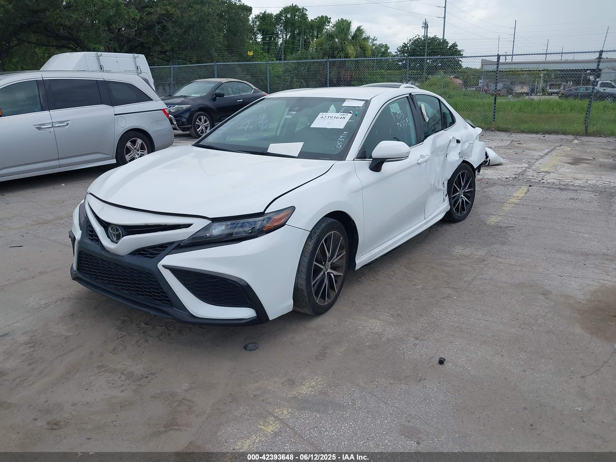 TOYOTA CAMRY image 2