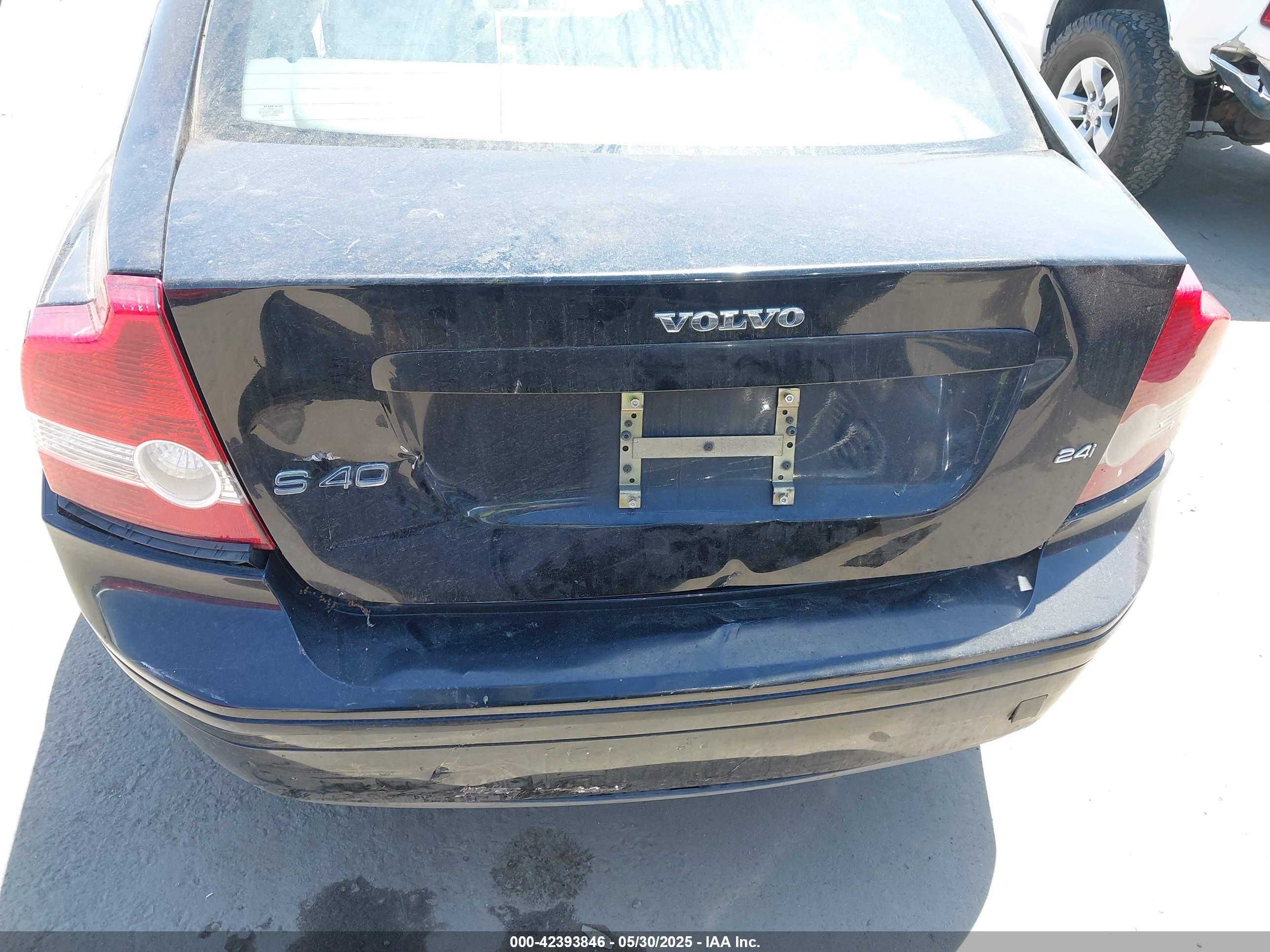 VOLVO S40 image 6