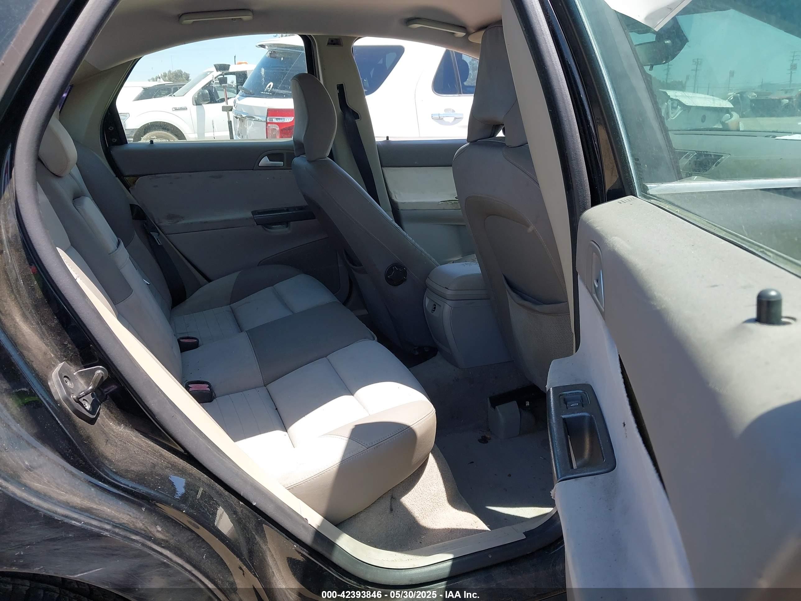 VOLVO S40 image 8