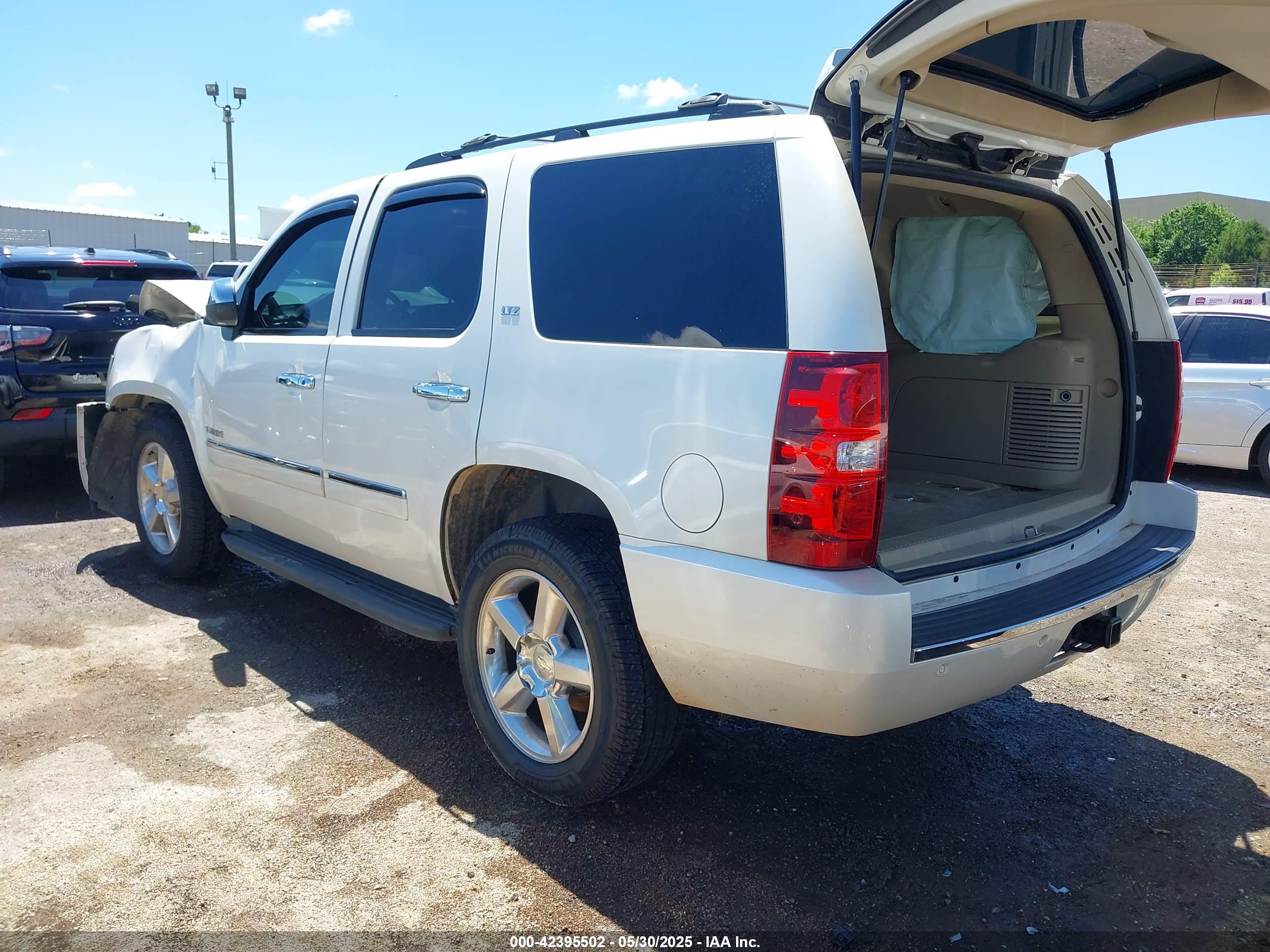 CHEVROLET TAHOE image 3