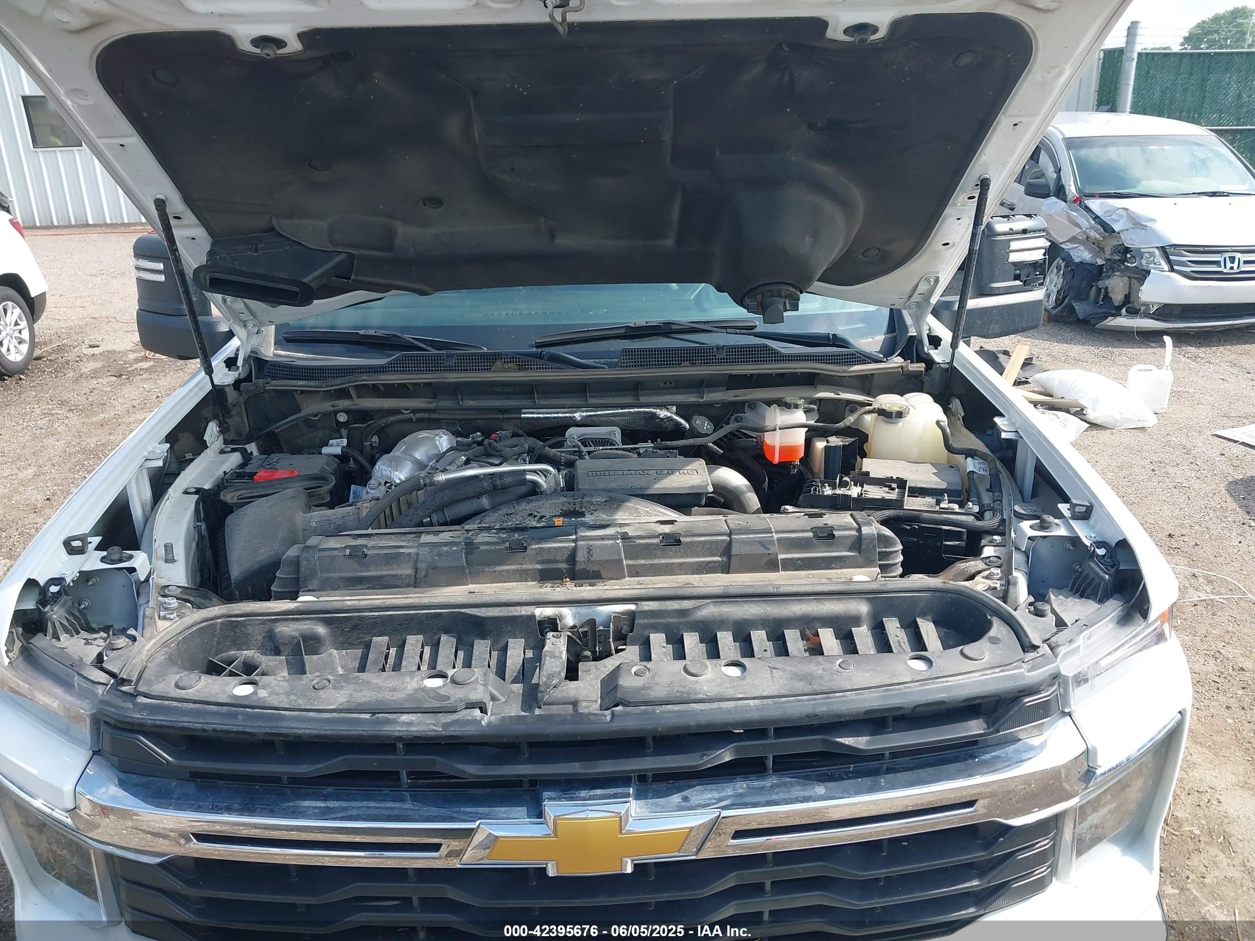 CHEVROLET SILVERADO image 10