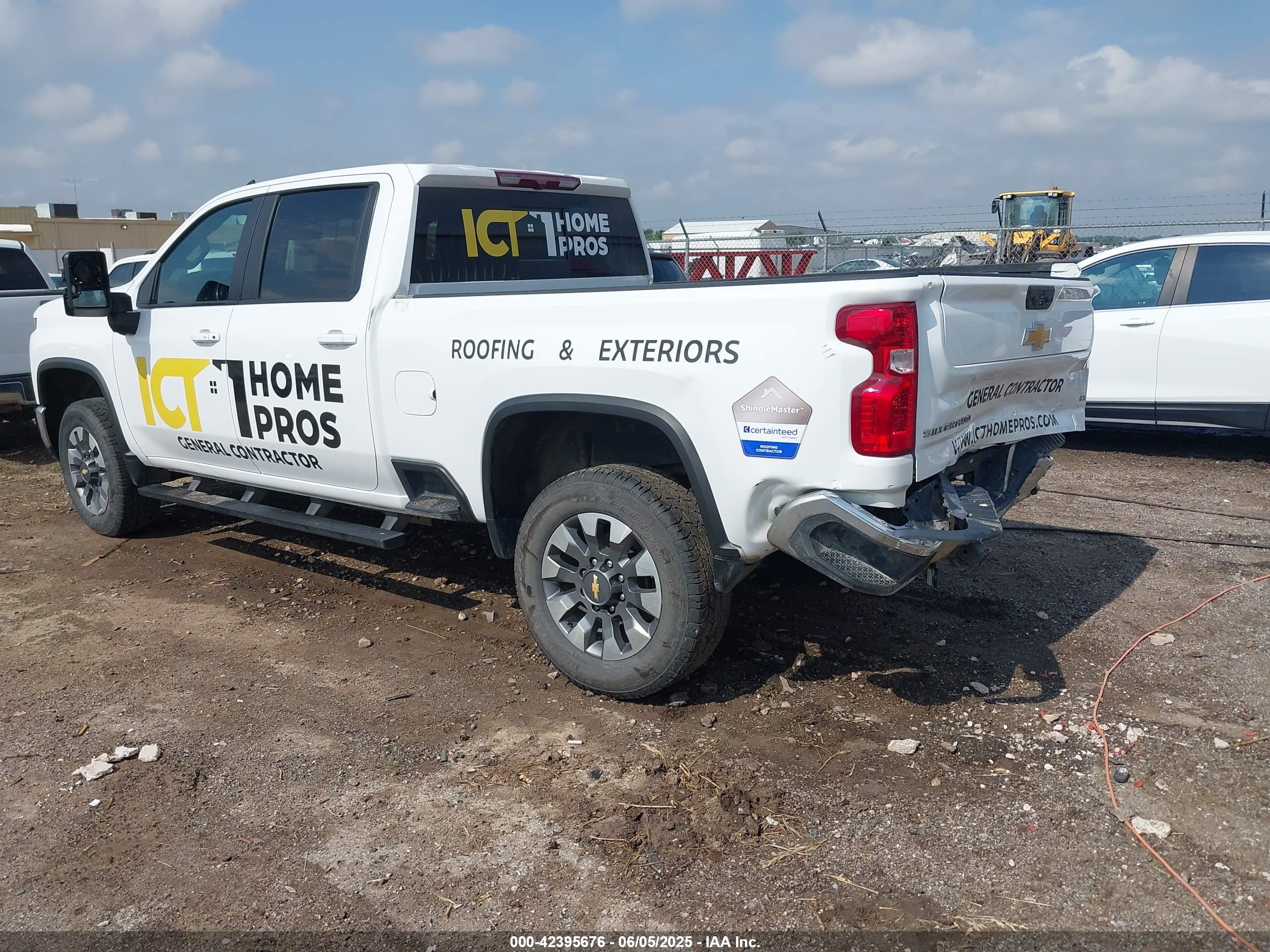 CHEVROLET SILVERADO image 3