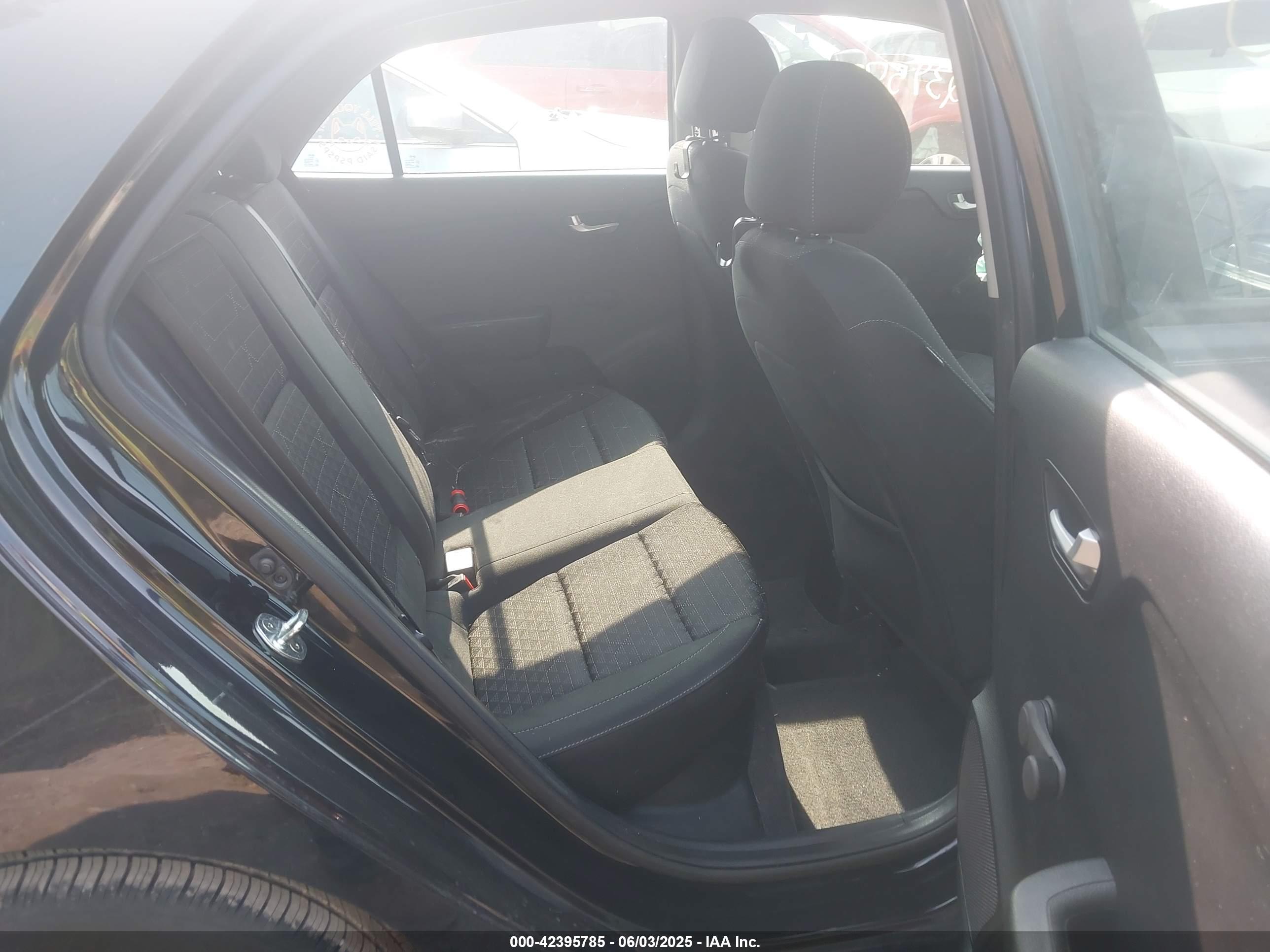 KIA RIO image 8