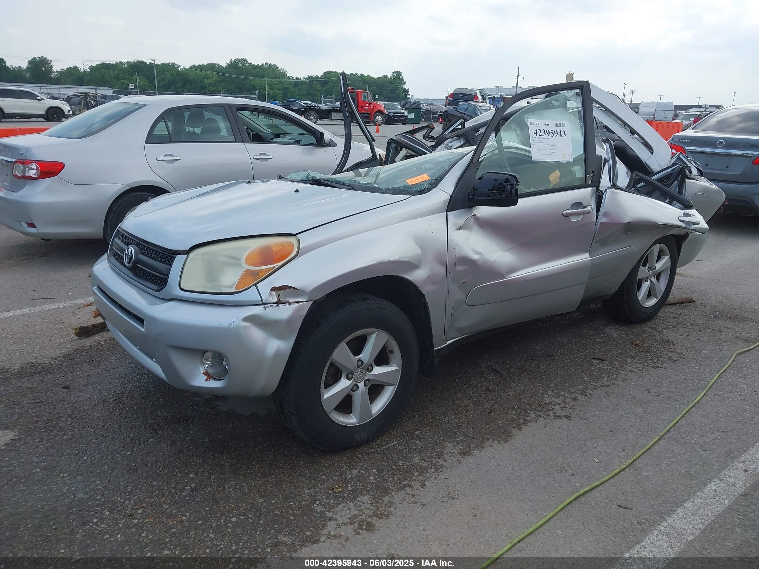 TOYOTA RAV4 image 2
