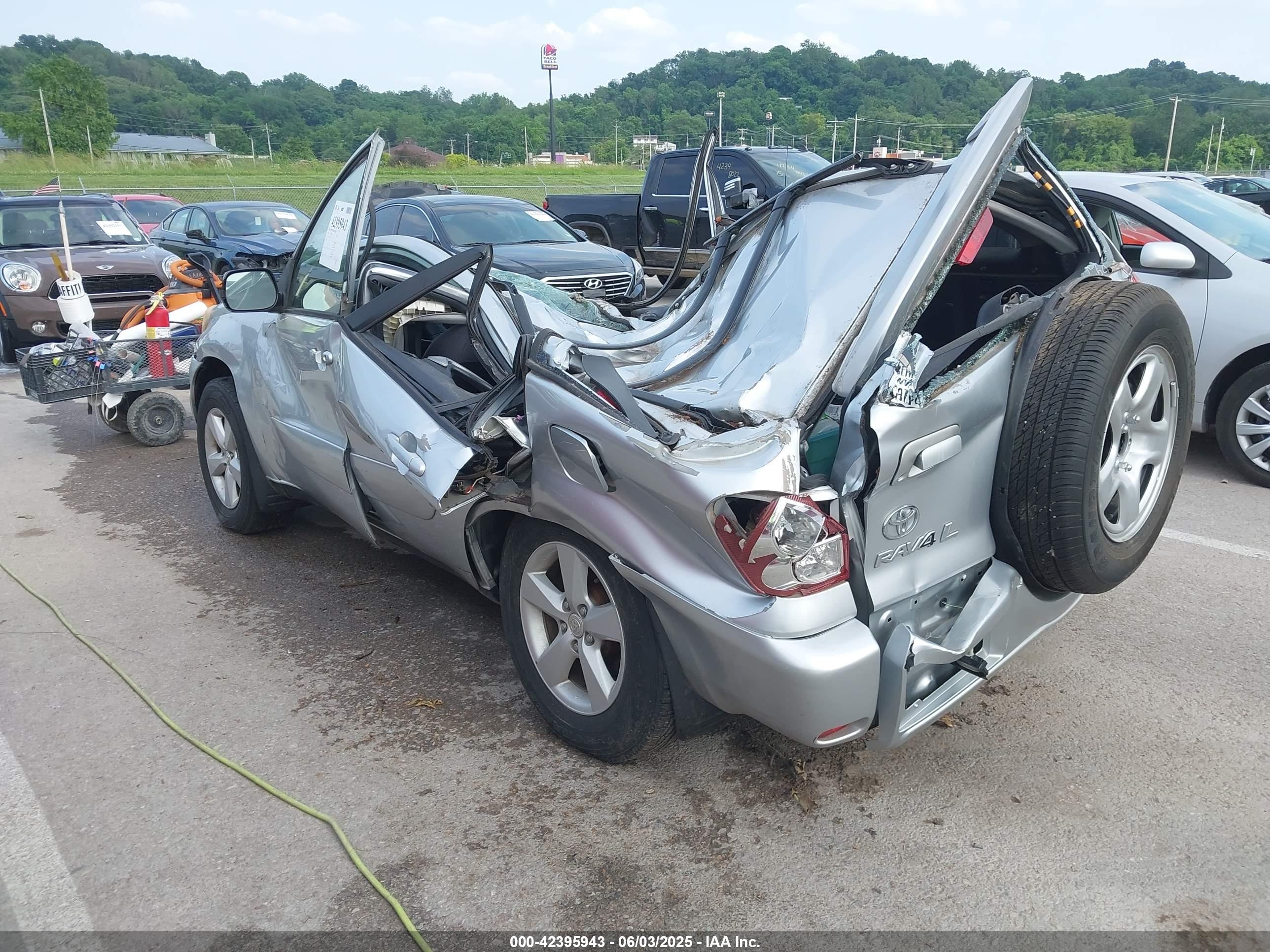 TOYOTA RAV4 image 3