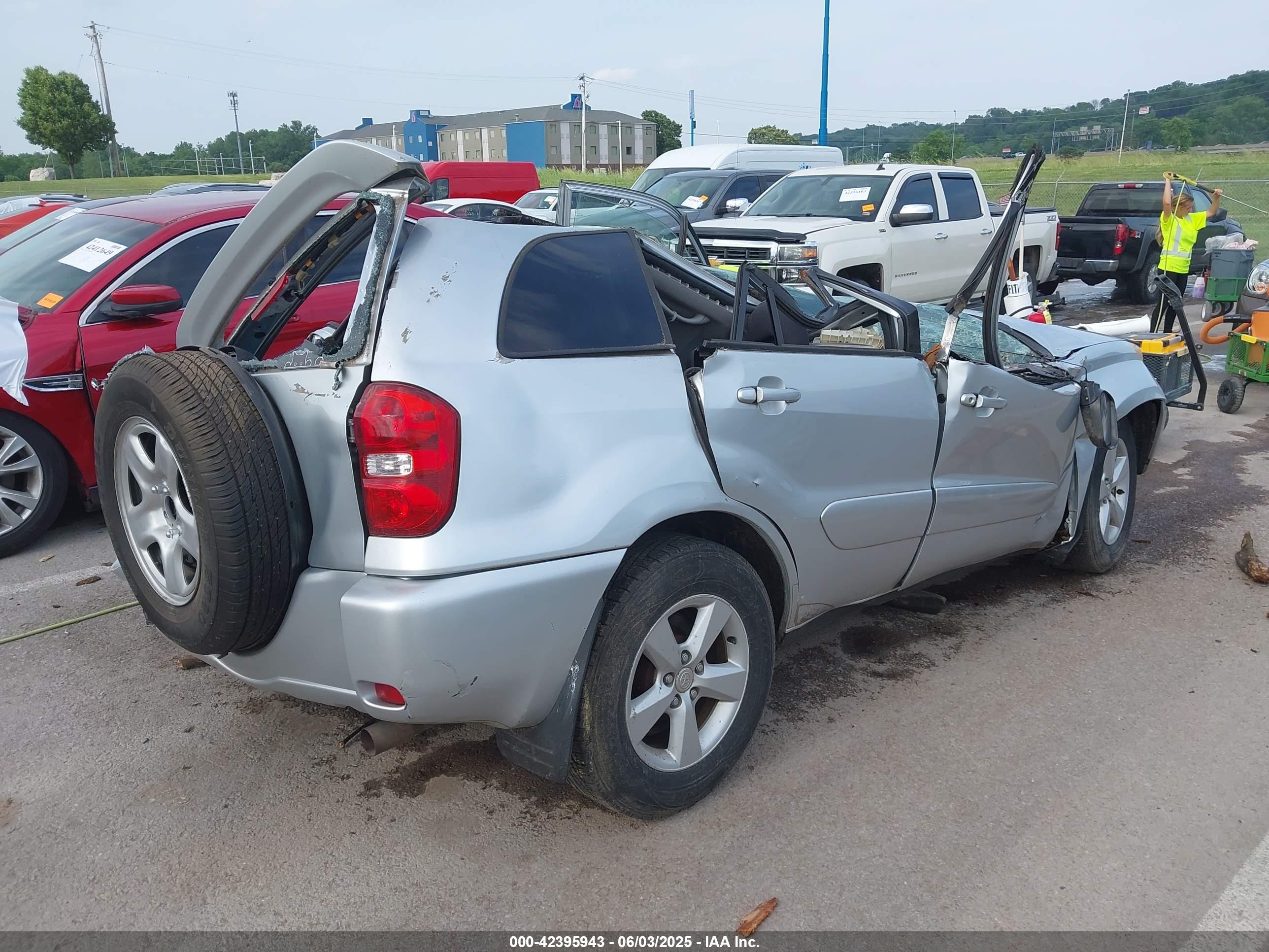 TOYOTA RAV4 image 4