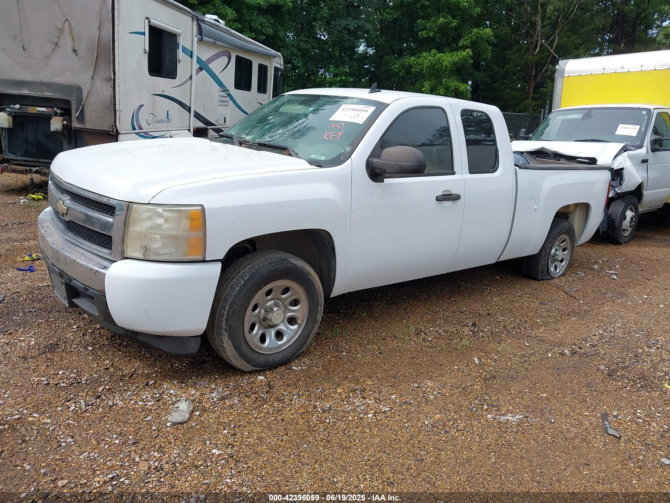 CHEVROLET SILVERADO image 2