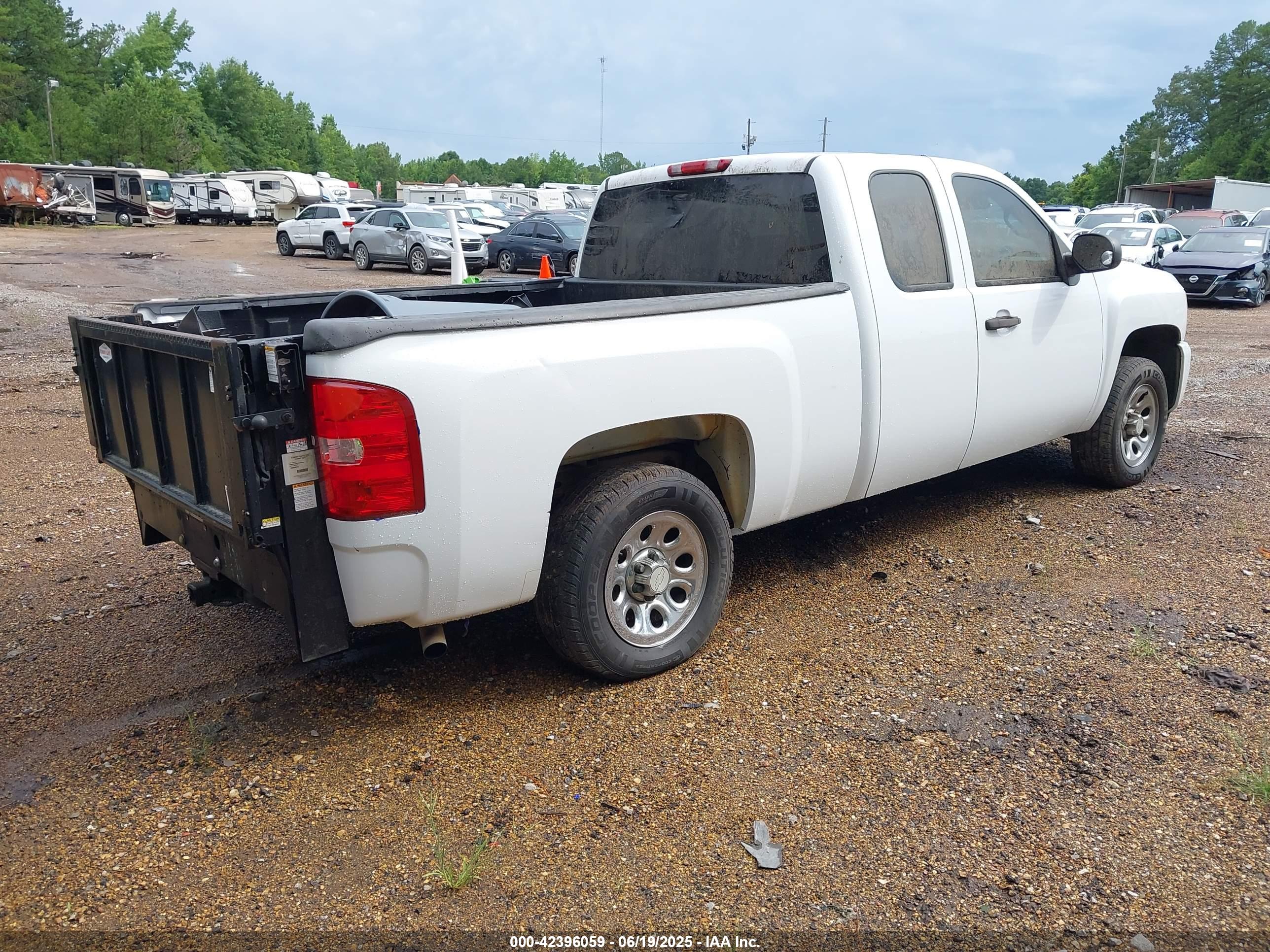 CHEVROLET SILVERADO image 4