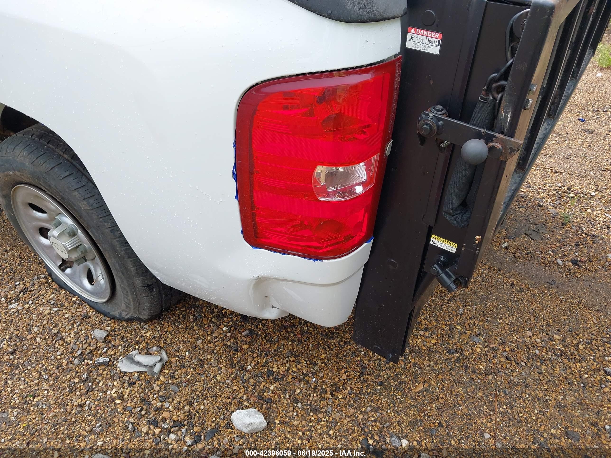 CHEVROLET SILVERADO image 6