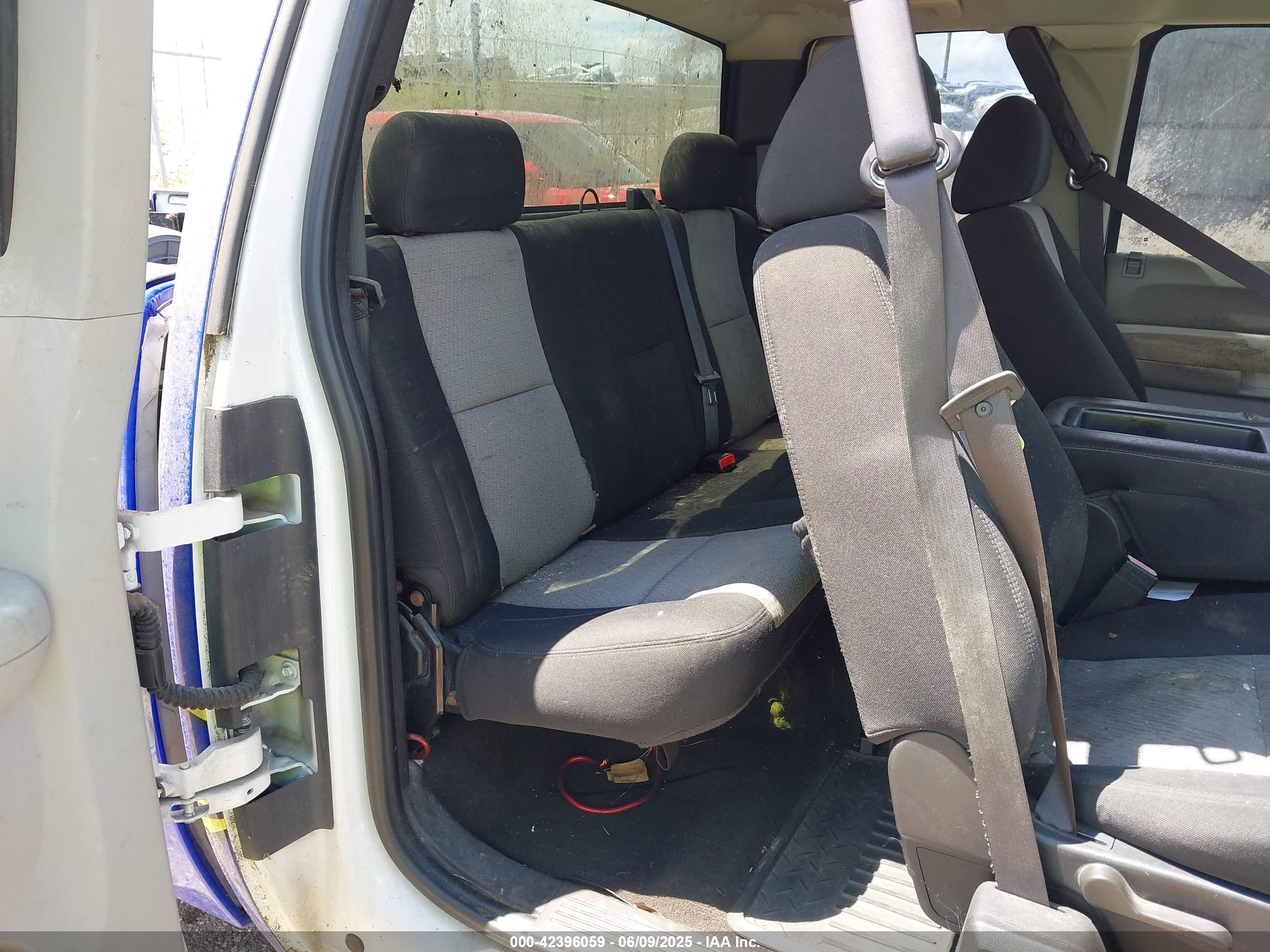 CHEVROLET SILVERADO image 8
