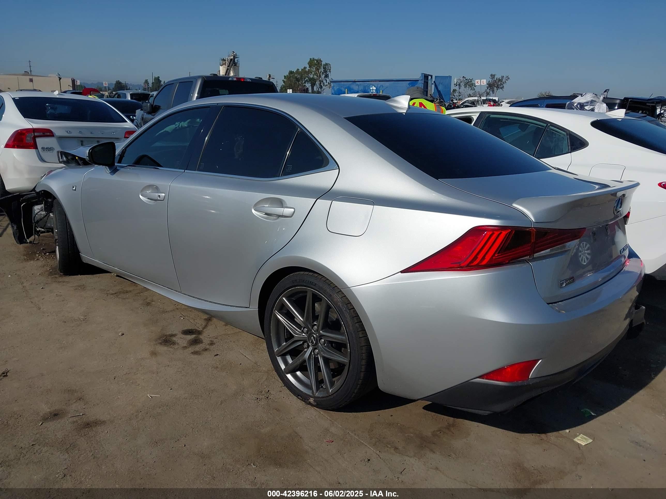LEXUS IS image 3