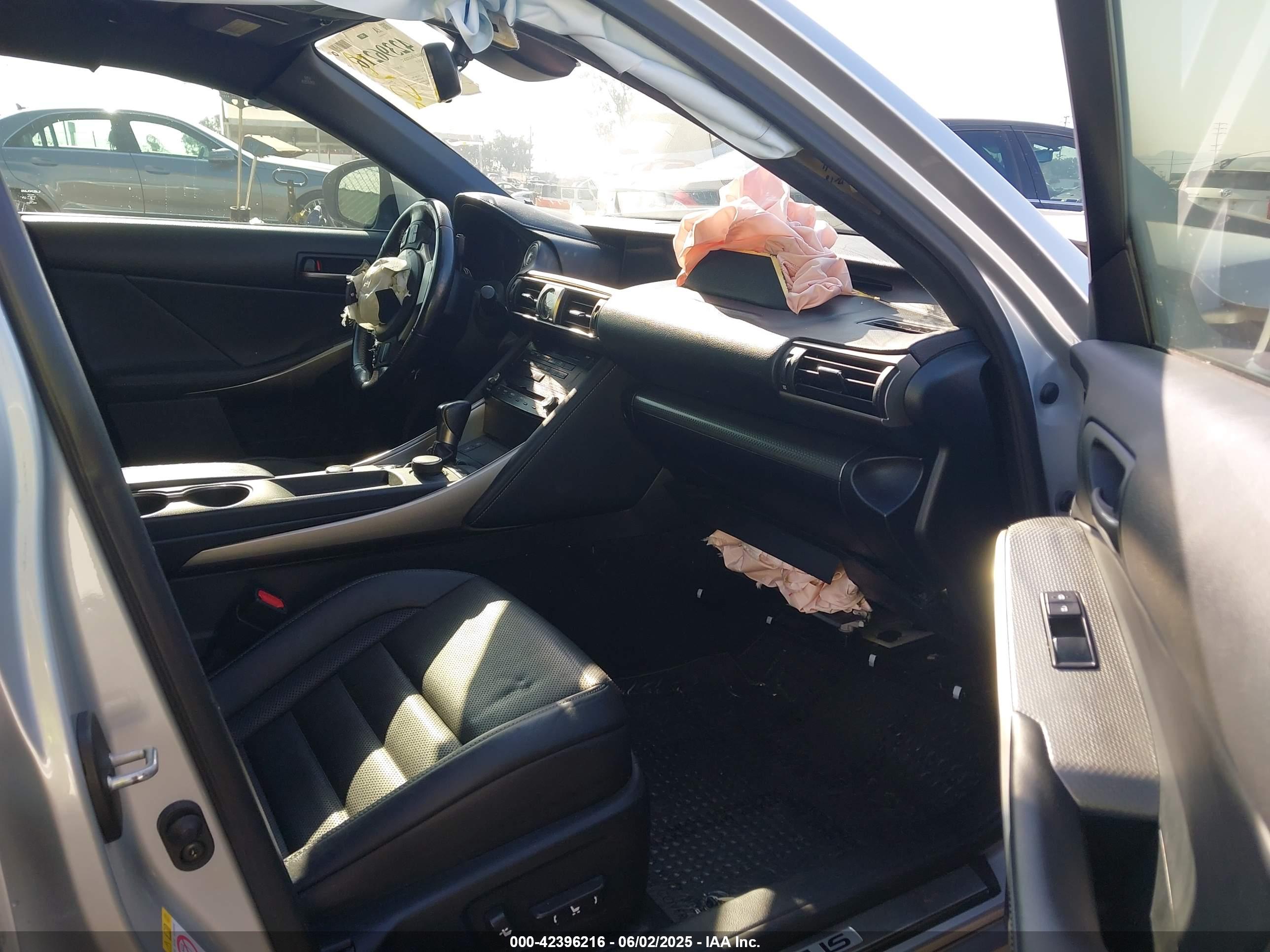 LEXUS IS image 5