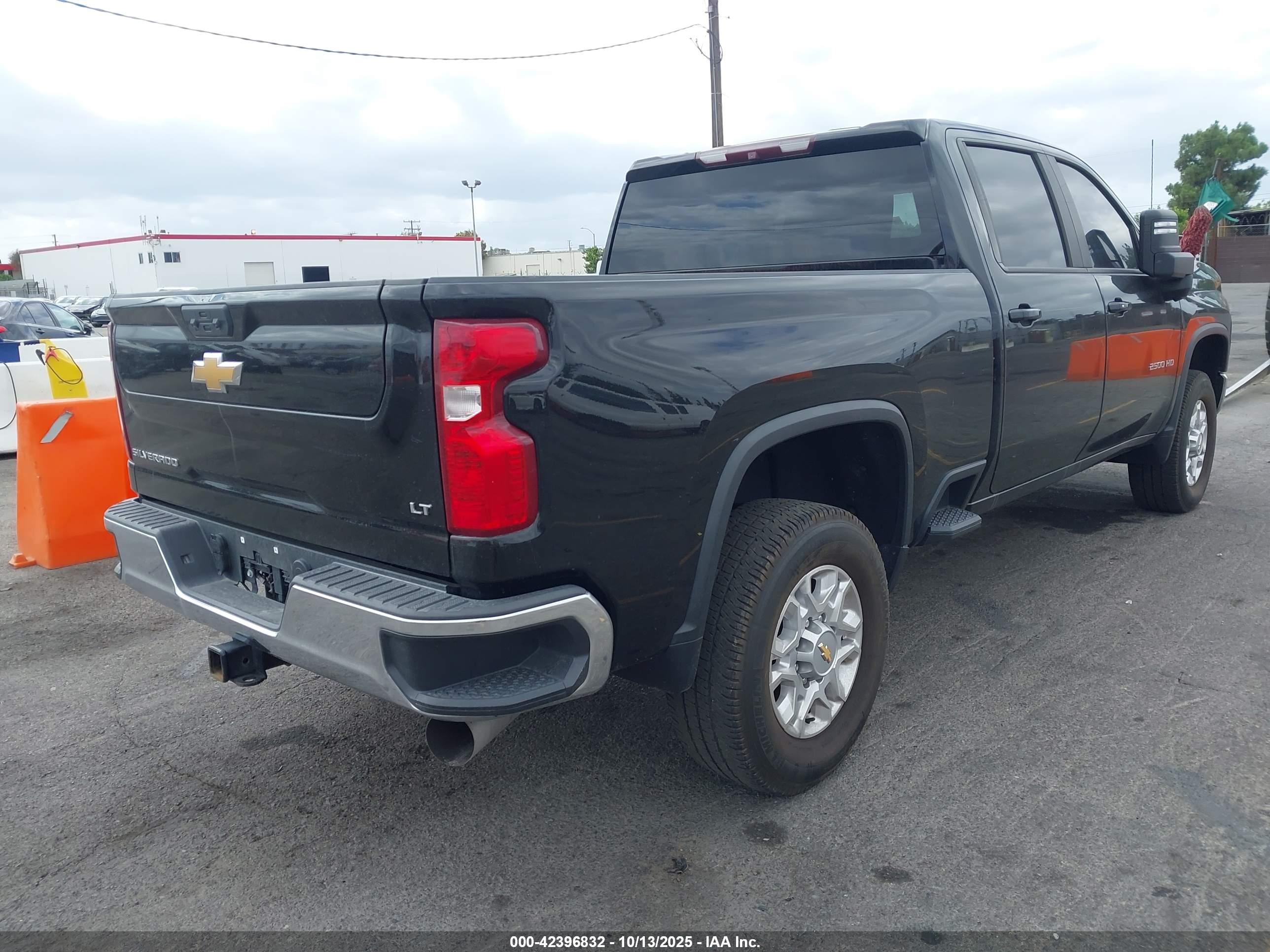 CHEVROLET SILVERADO image 4