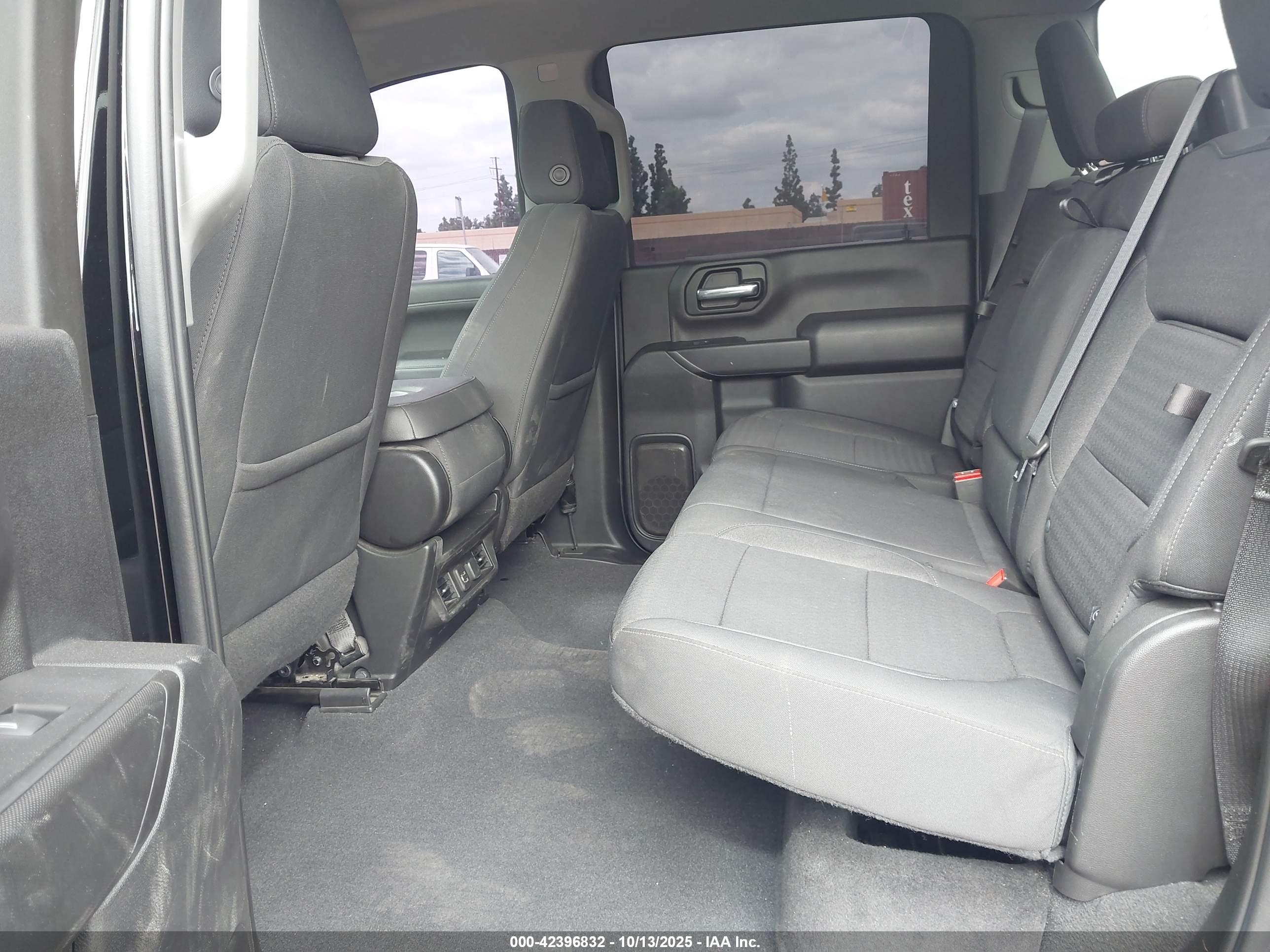 CHEVROLET SILVERADO image 8