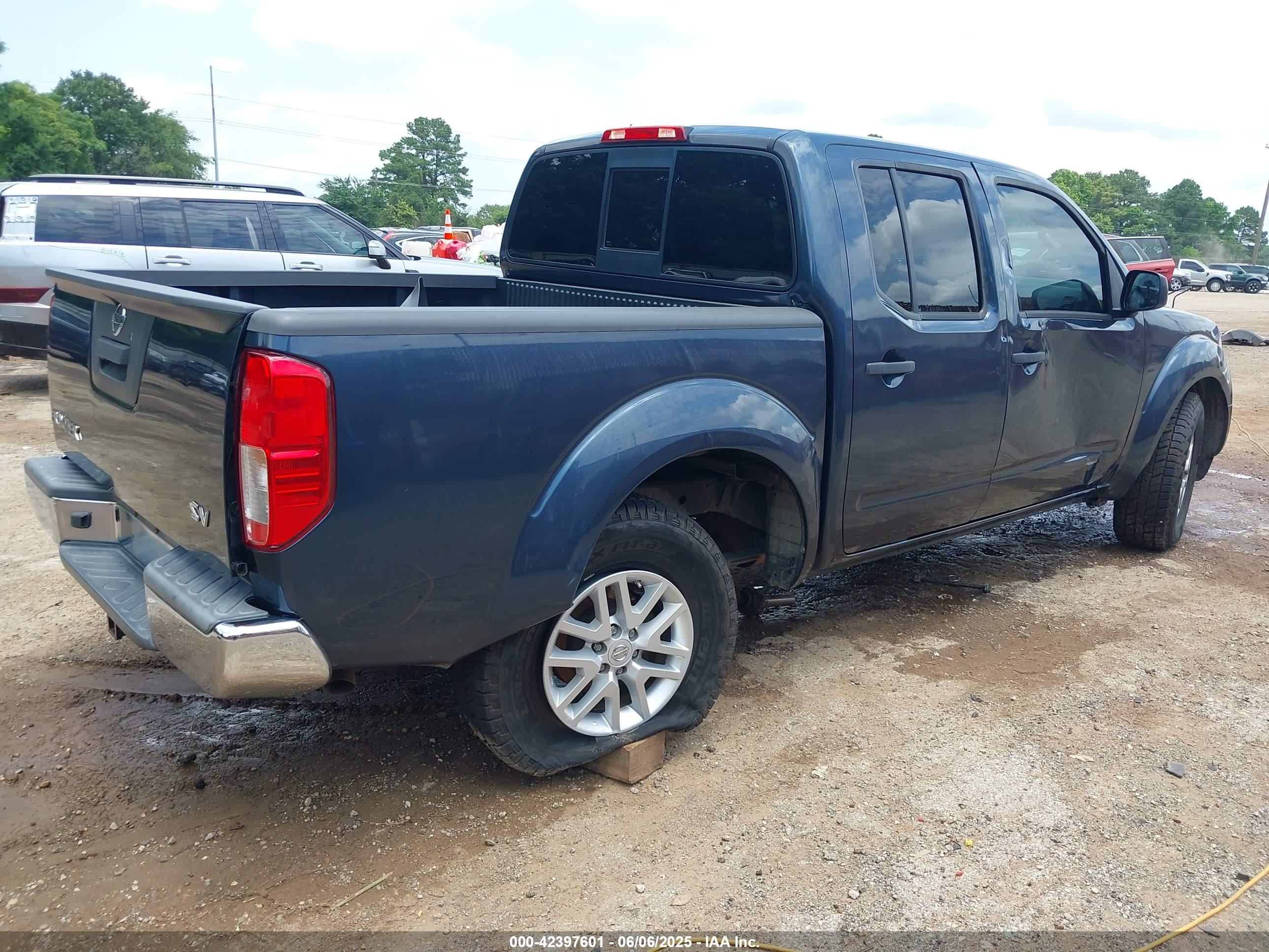NISSAN FRONTIER image 4