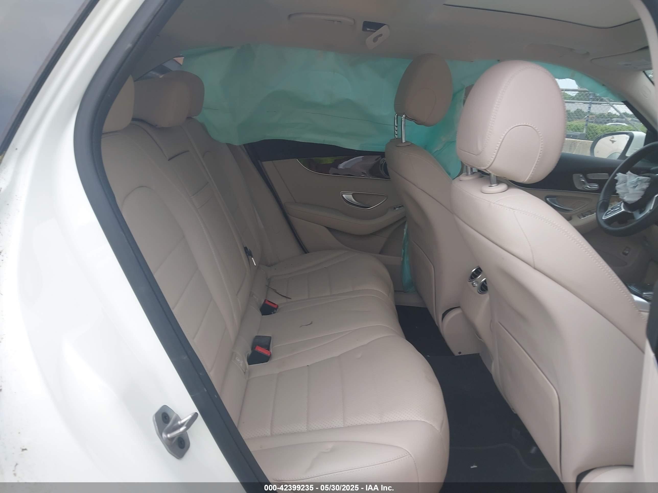 MERCEDES-BENZ GLC image 8
