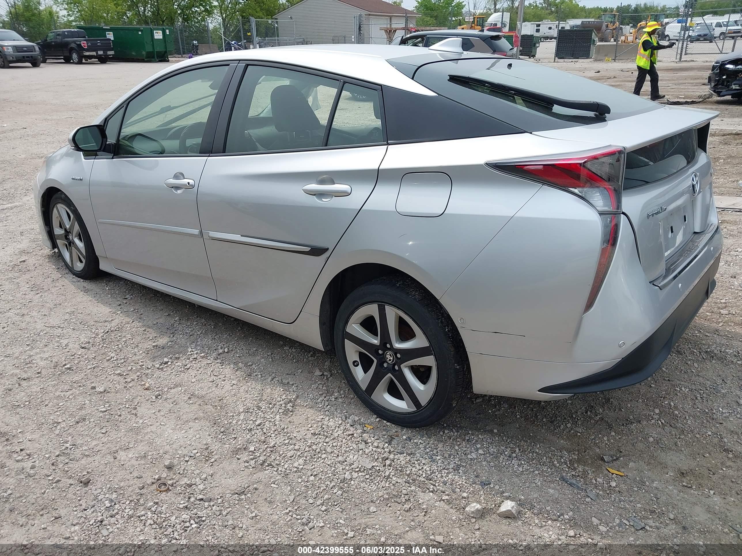TOYOTA PRIUS image 3