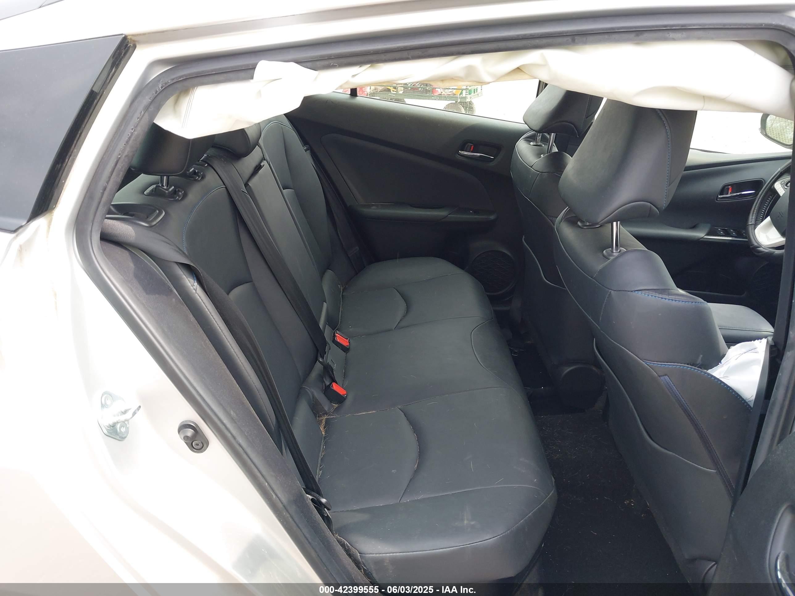TOYOTA PRIUS image 8