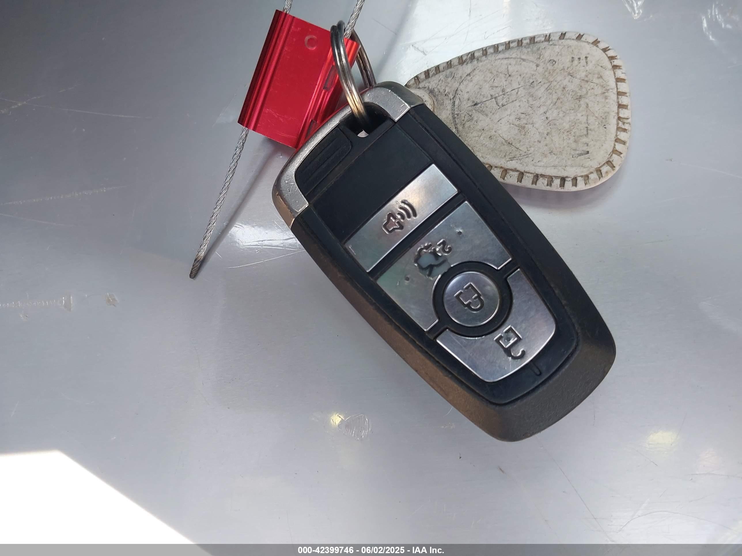 FORD FUSION image 11