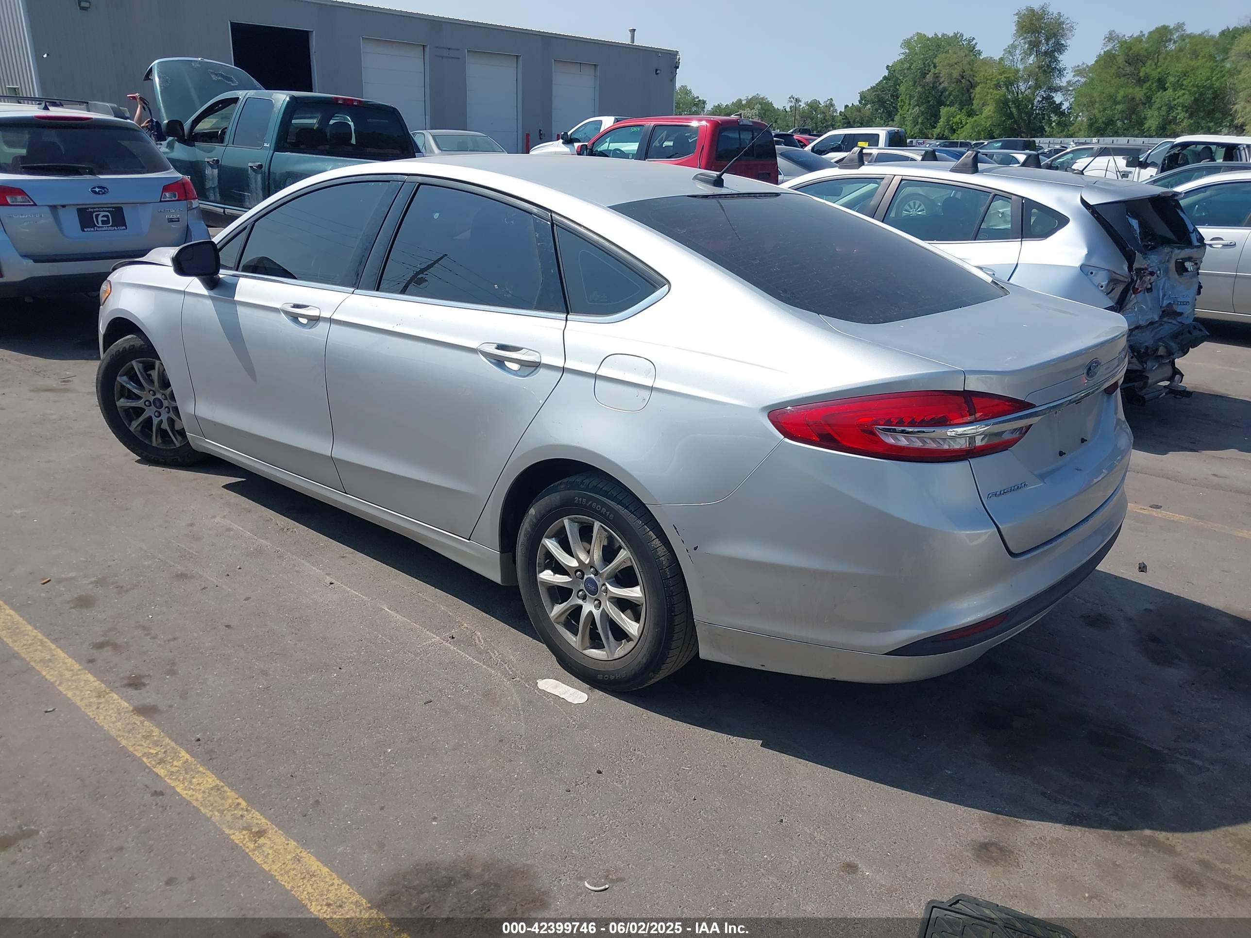 FORD FUSION image 3
