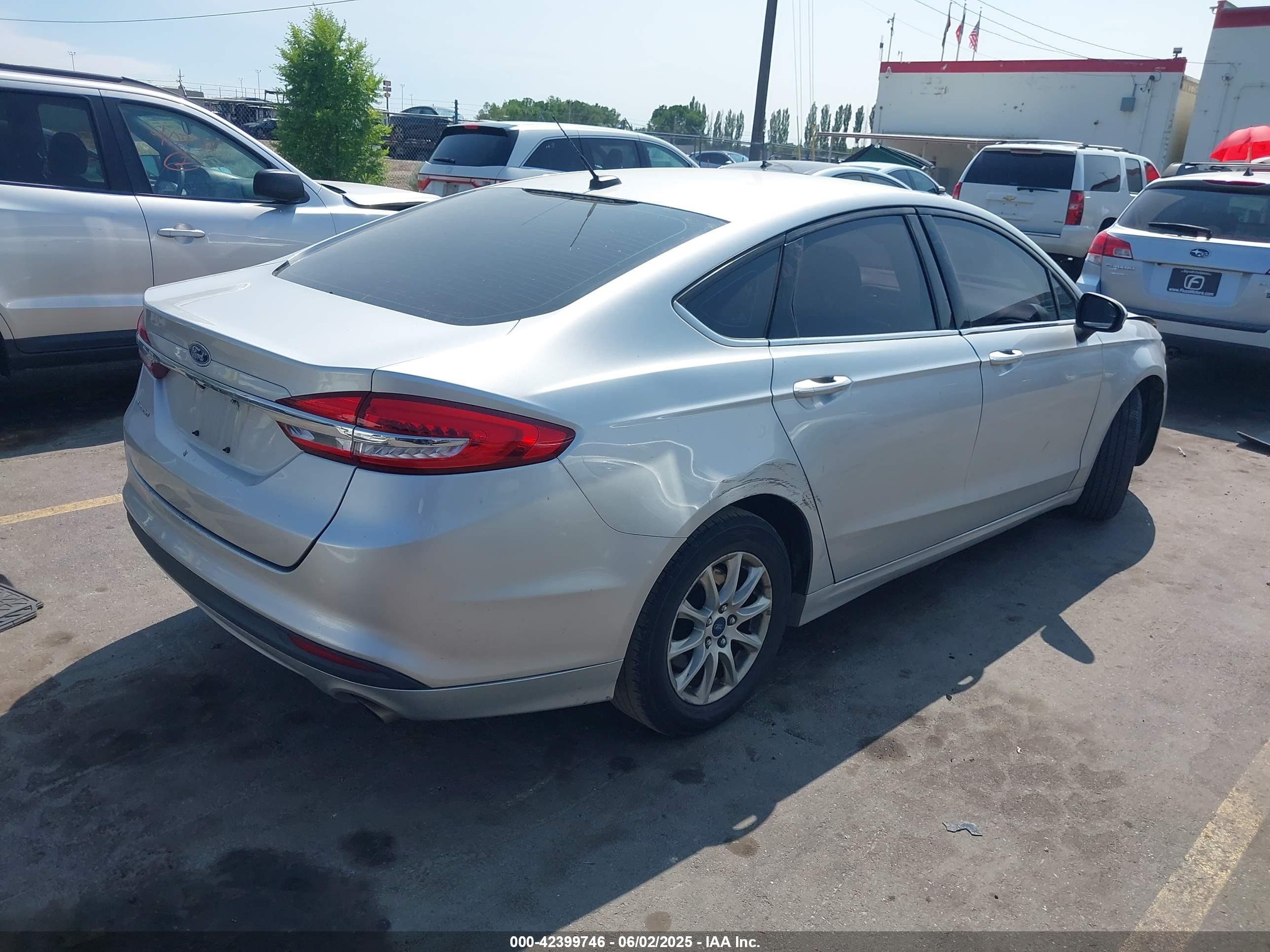 FORD FUSION image 4