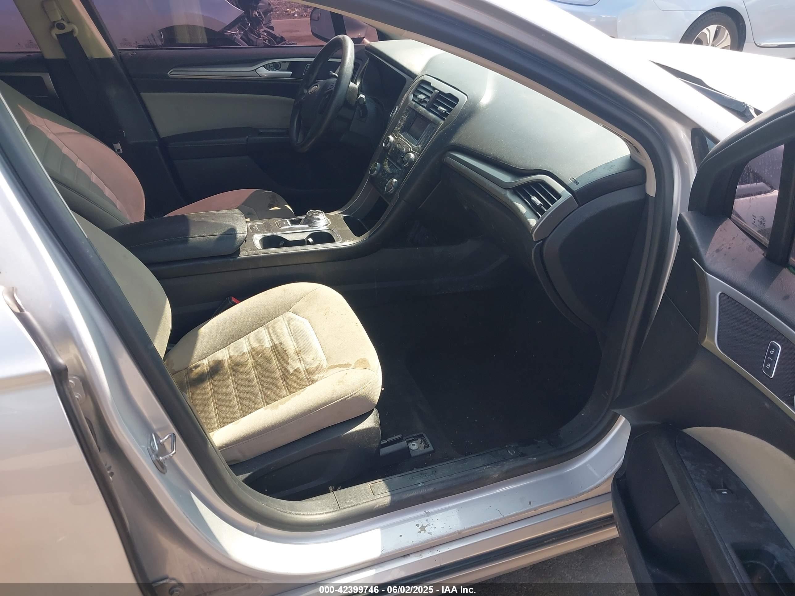 FORD FUSION image 5