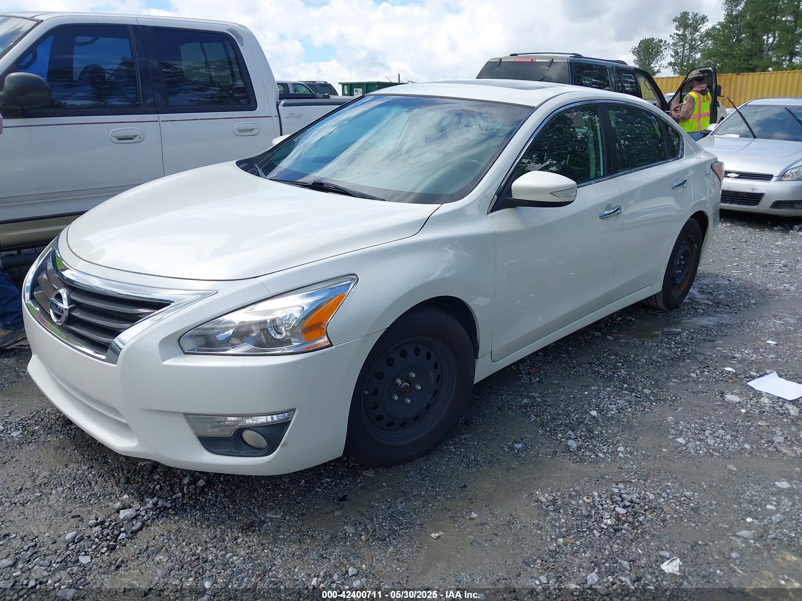 NISSAN ALTIMA image 2